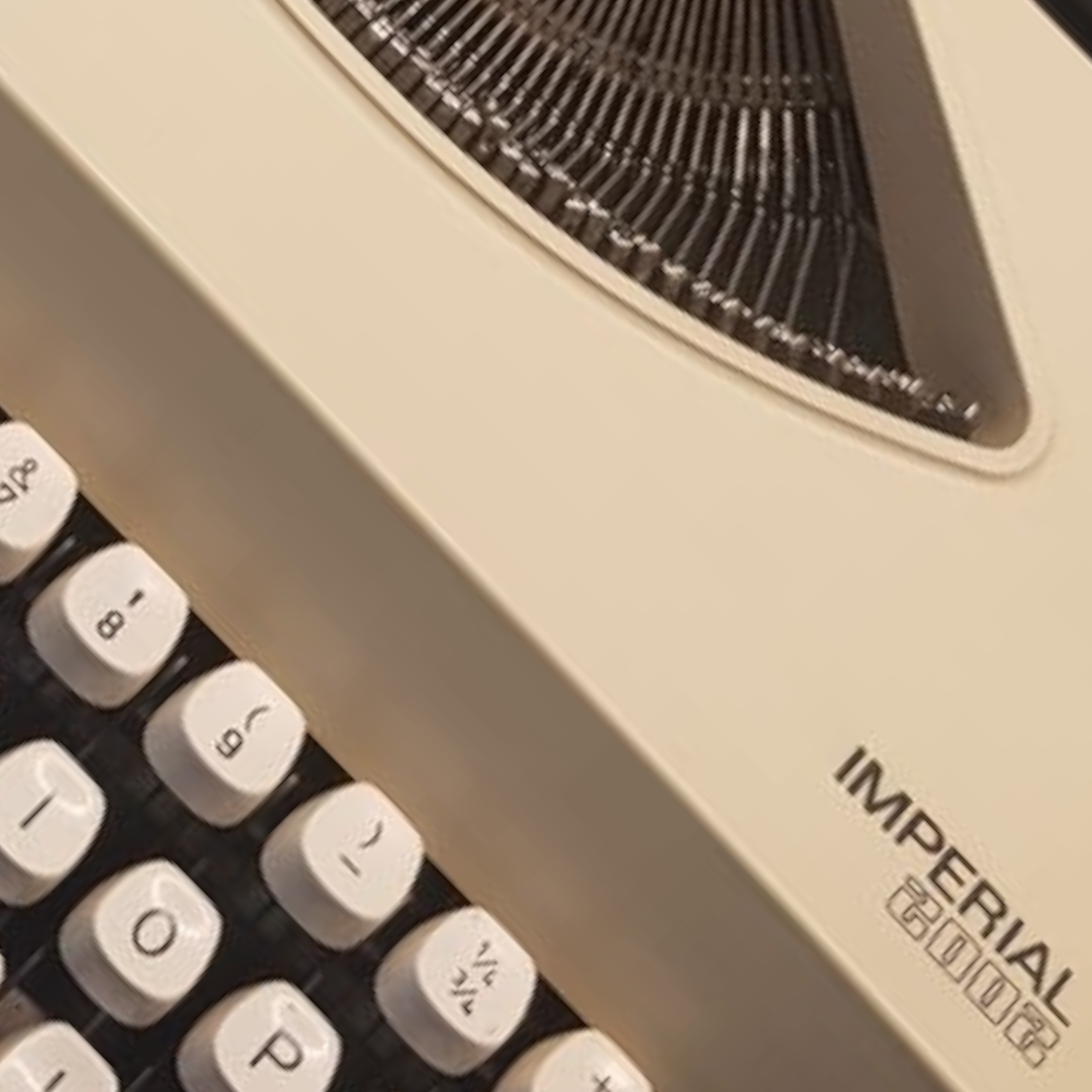 Image of Imperial 2002 Typewriter from universaltypewritercompany.in