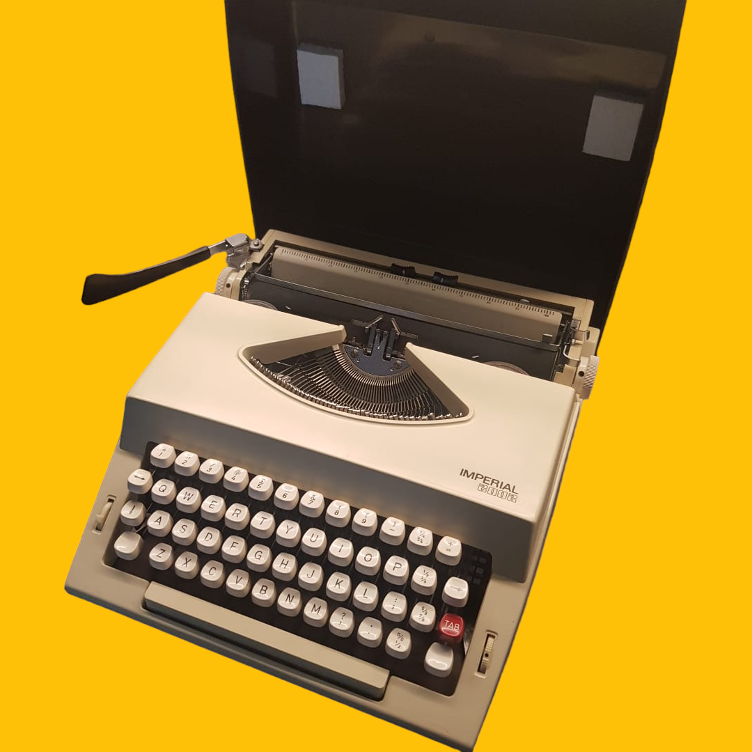 Image of Imperial 2002 Typewriter from universaltypewritercompany.in