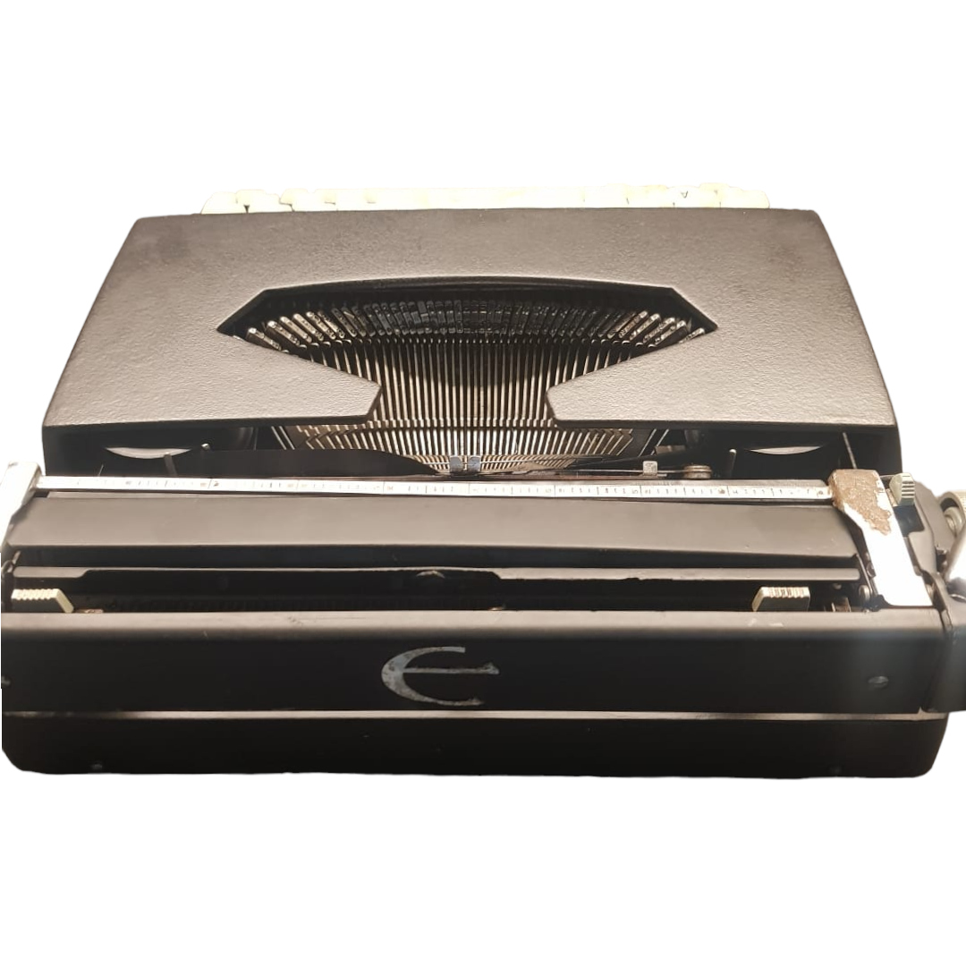 Image of Brother Deluxe 250 TR Typewriter. Available from universaltypewritercompany.in