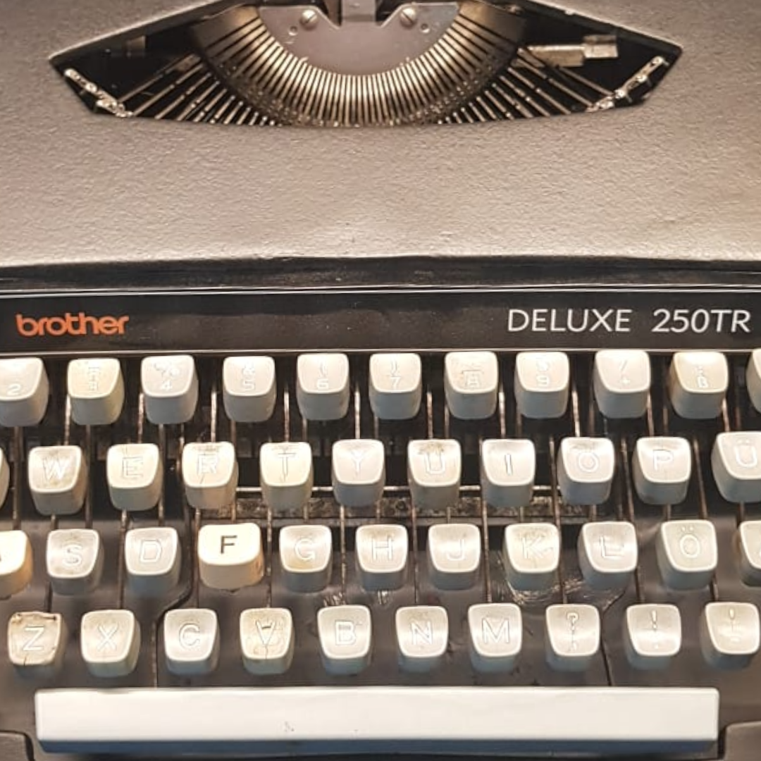 Image of Brother Deluxe 250 TR Typewriter. Available from universaltypewritercompany.in