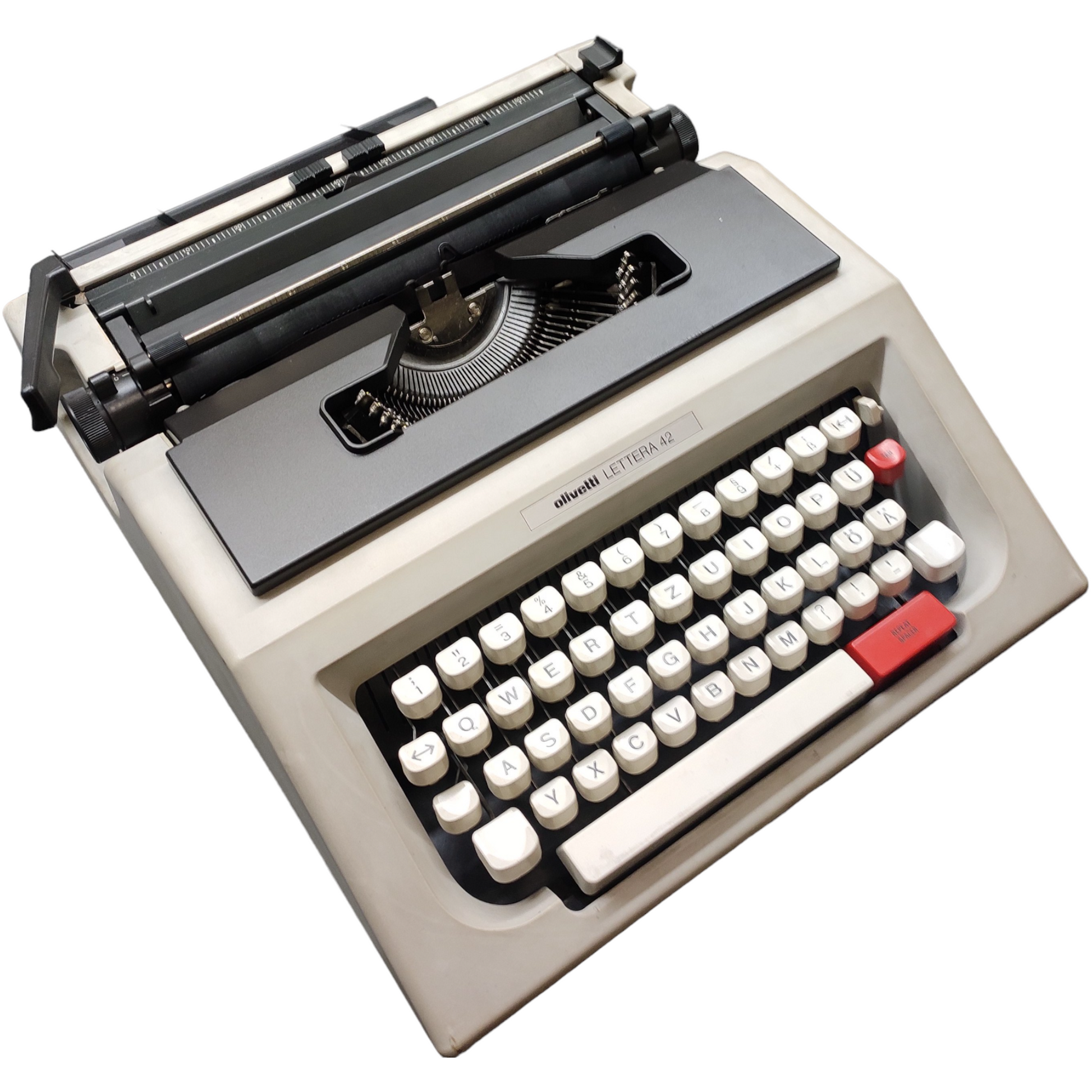 Image of Olivetti Lettera 42 Typewriter with original fibre cover. Available from universaltypewritercompany.in