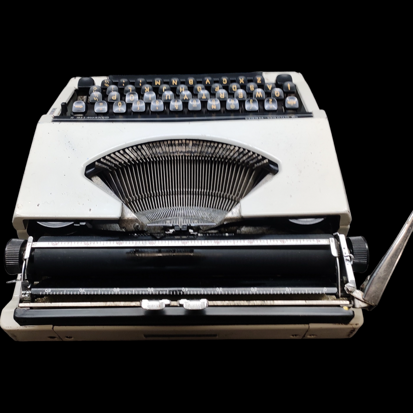 Image of Silver Reed Silverette Typewriter. Original with zip cover. Available from universaltypewritercompany.in