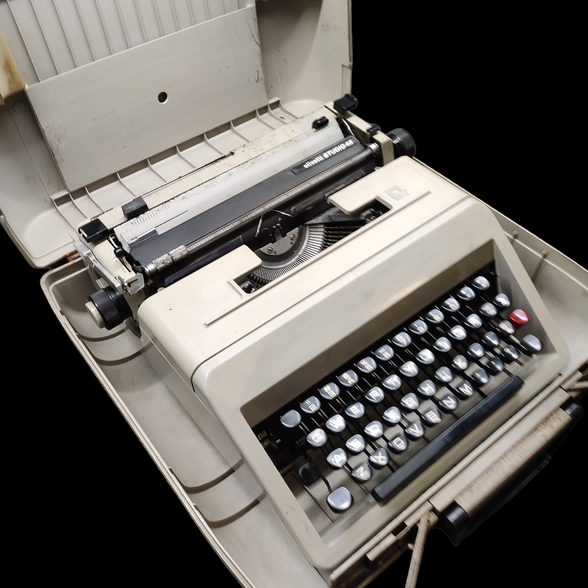 Olivetti Studio 45 Typewriter – Universal Typewriter Co