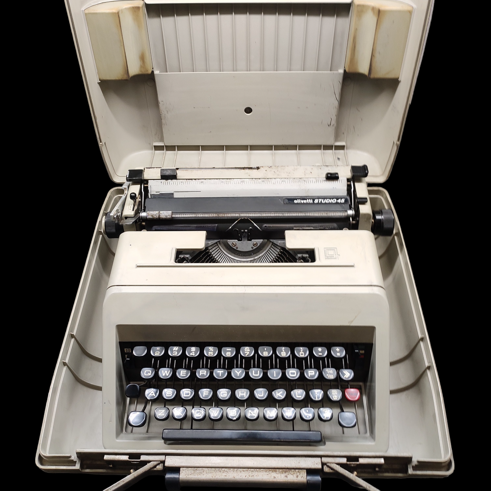 Image of Olivetti Studio 45 Typewriter. Available from universaltypewritercompany.in