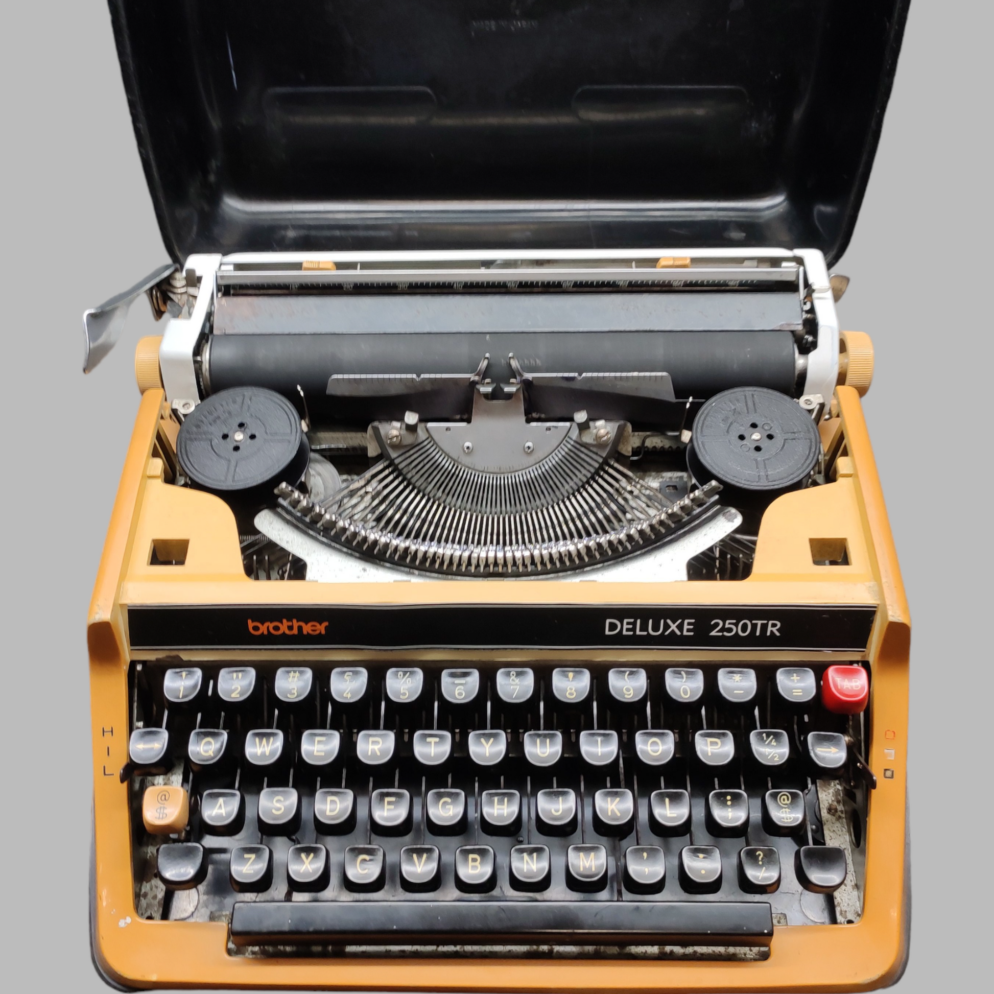Image of Brother 250 DX Typewriter. Available from universaltypewritercompany.in