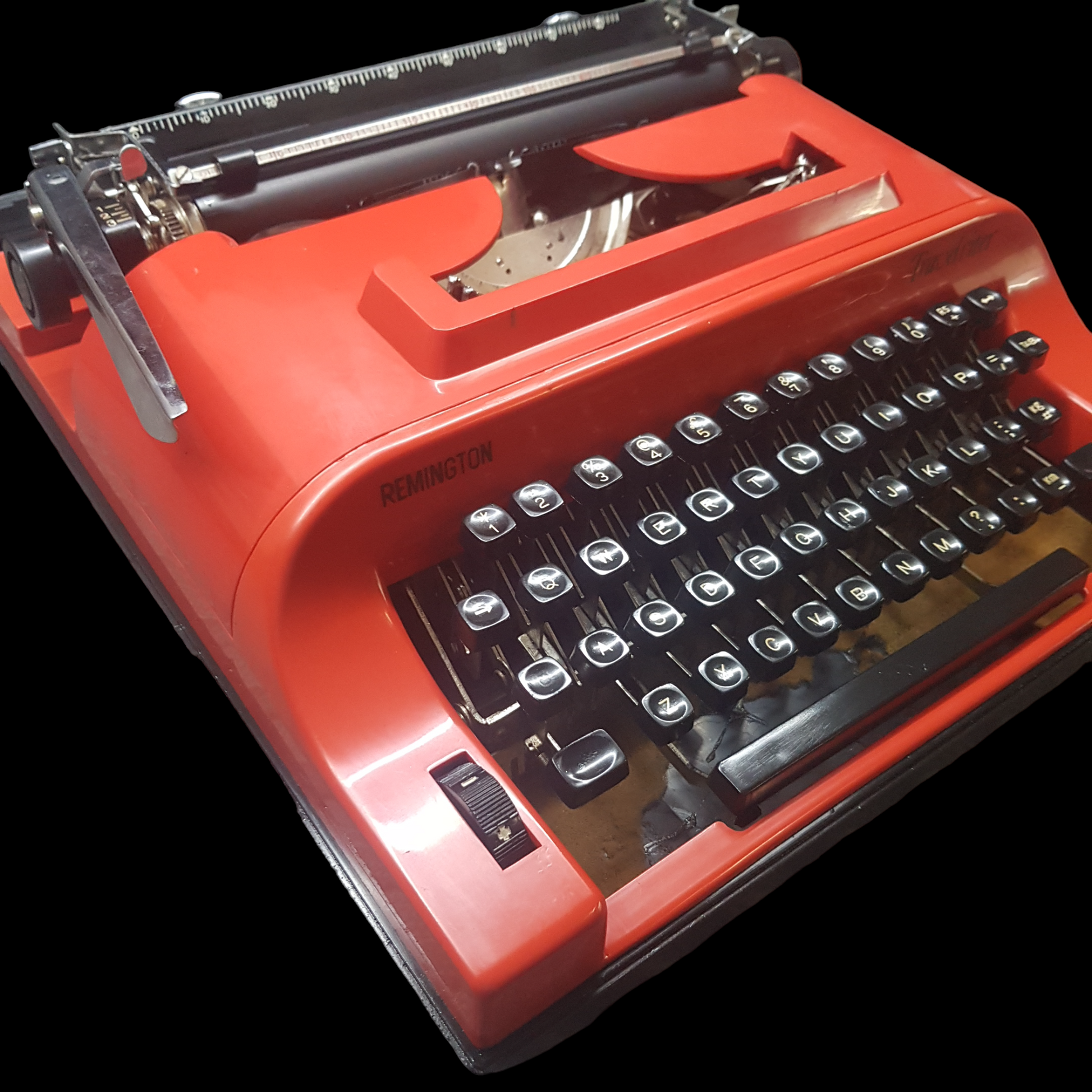 Image of Remington Travelriter Typewriter. Portable Typewriter. Made in Fibre. Available with Black Carry Cover from universaltypewritercompany.in