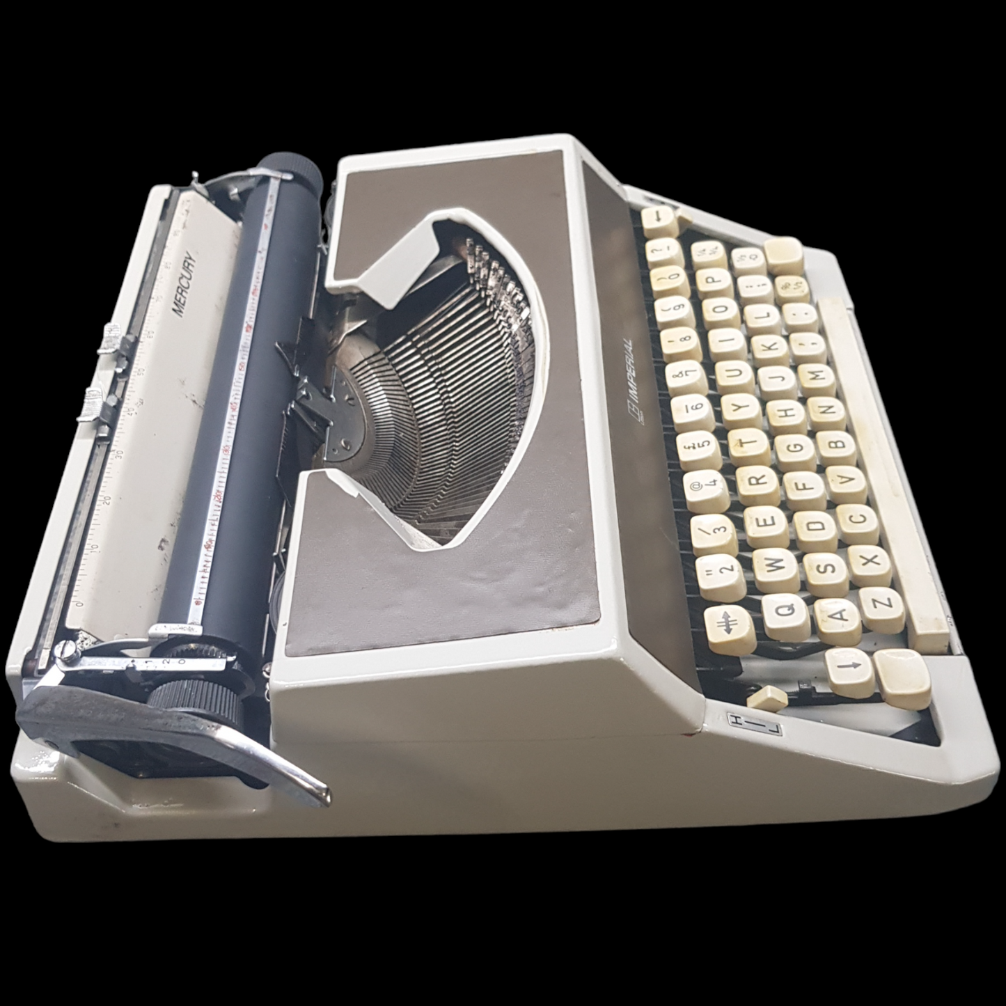 Image of Imperial Typewriter. Portable Typewriter. Made in Japan. Available from universaltypewritercompany.in
