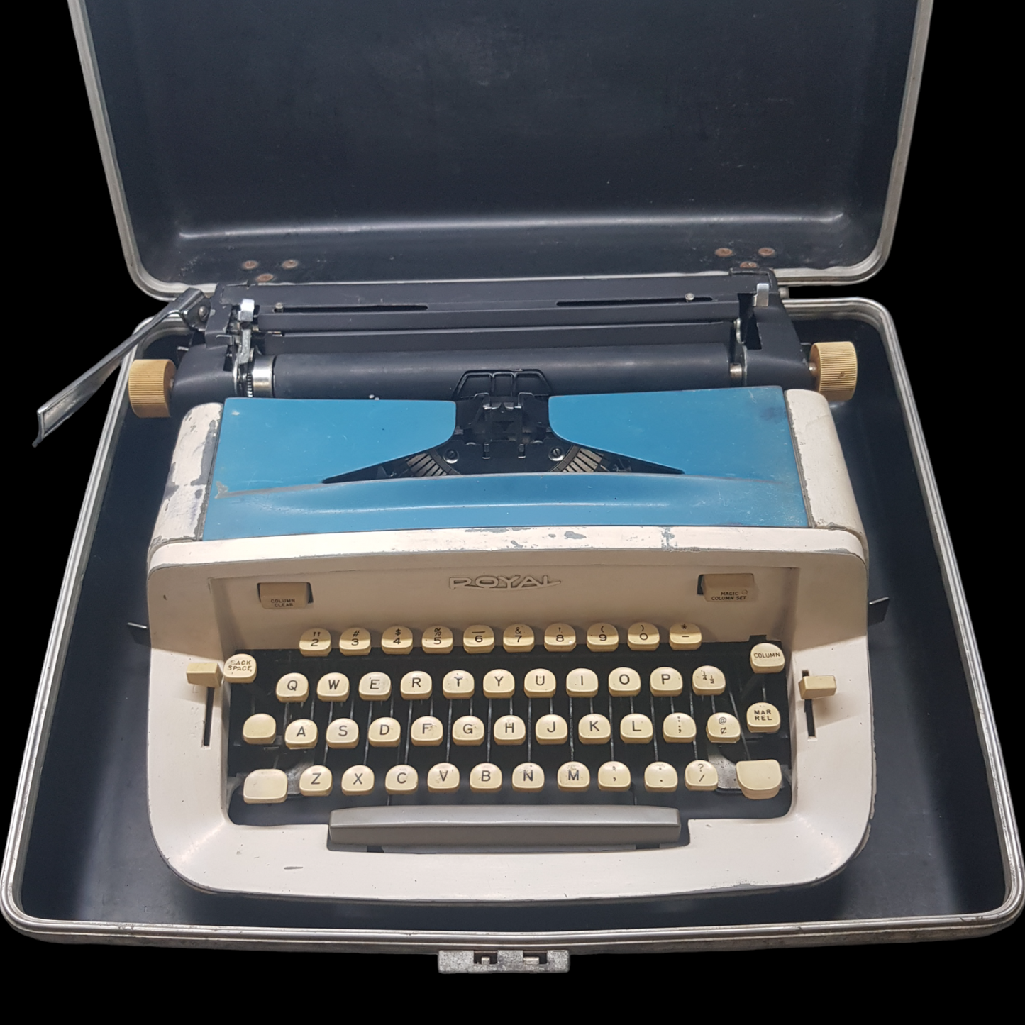 Image of Royal Safari Typewriter. A mid Size Rare Portable Typewriter. Made in the USA. Available from Universal Typewriter Company.