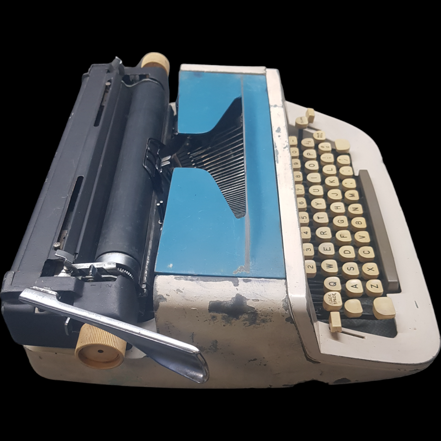 Image of Royal Safari Typewriter. A mid Size Rare Portable Typewriter. Made in the USA. Available from Universal Typewriter Company.