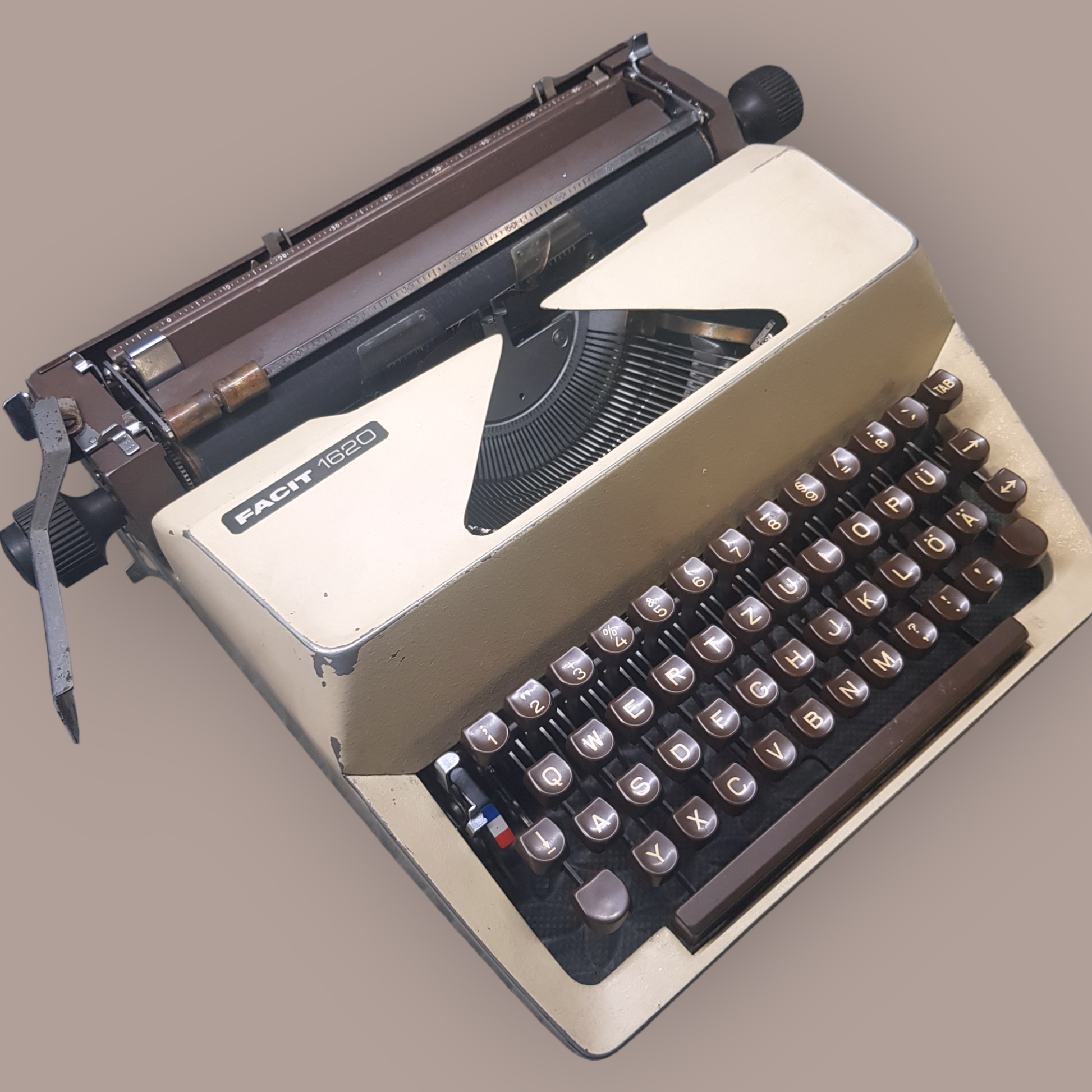 Image of Facit 1620 Typewriter. A Midsize, Rare, Portable Typewriter. Made in Switzerland. Available from universaltypewritercompany.in