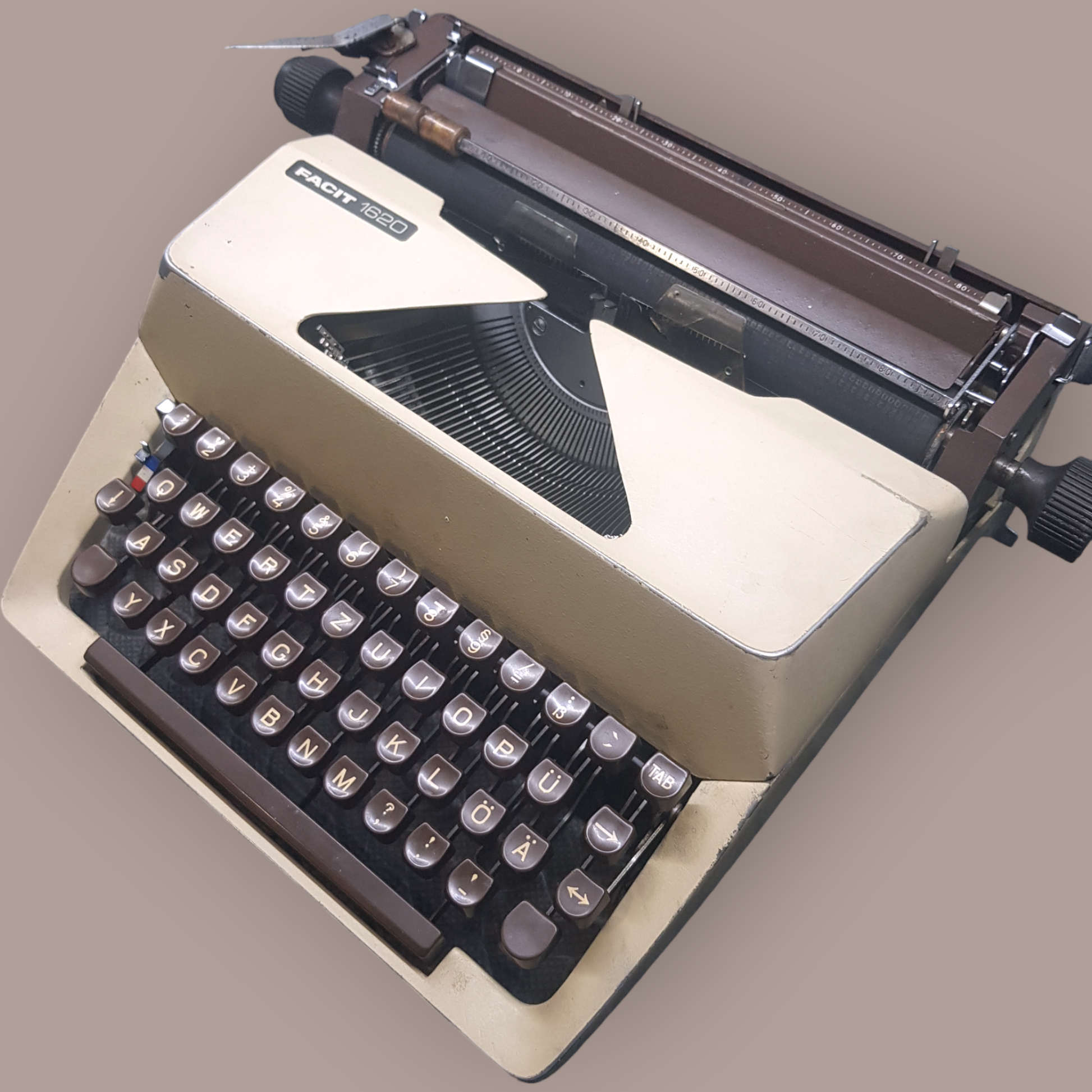 Image of Facit 1620 Typewriter. A Midsize, Rare, Portable Typewriter. Made in Switzerland. Available from universaltypewritercompany.in