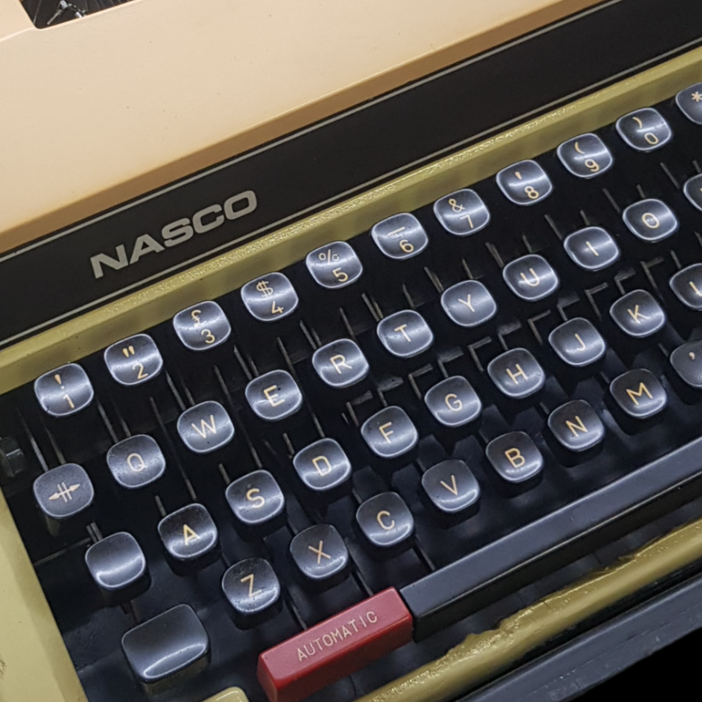 Image of Nasco 12 Typewriter. A Big Portable typewriter. Fibre Body. Available from Universal Typewriter Company.