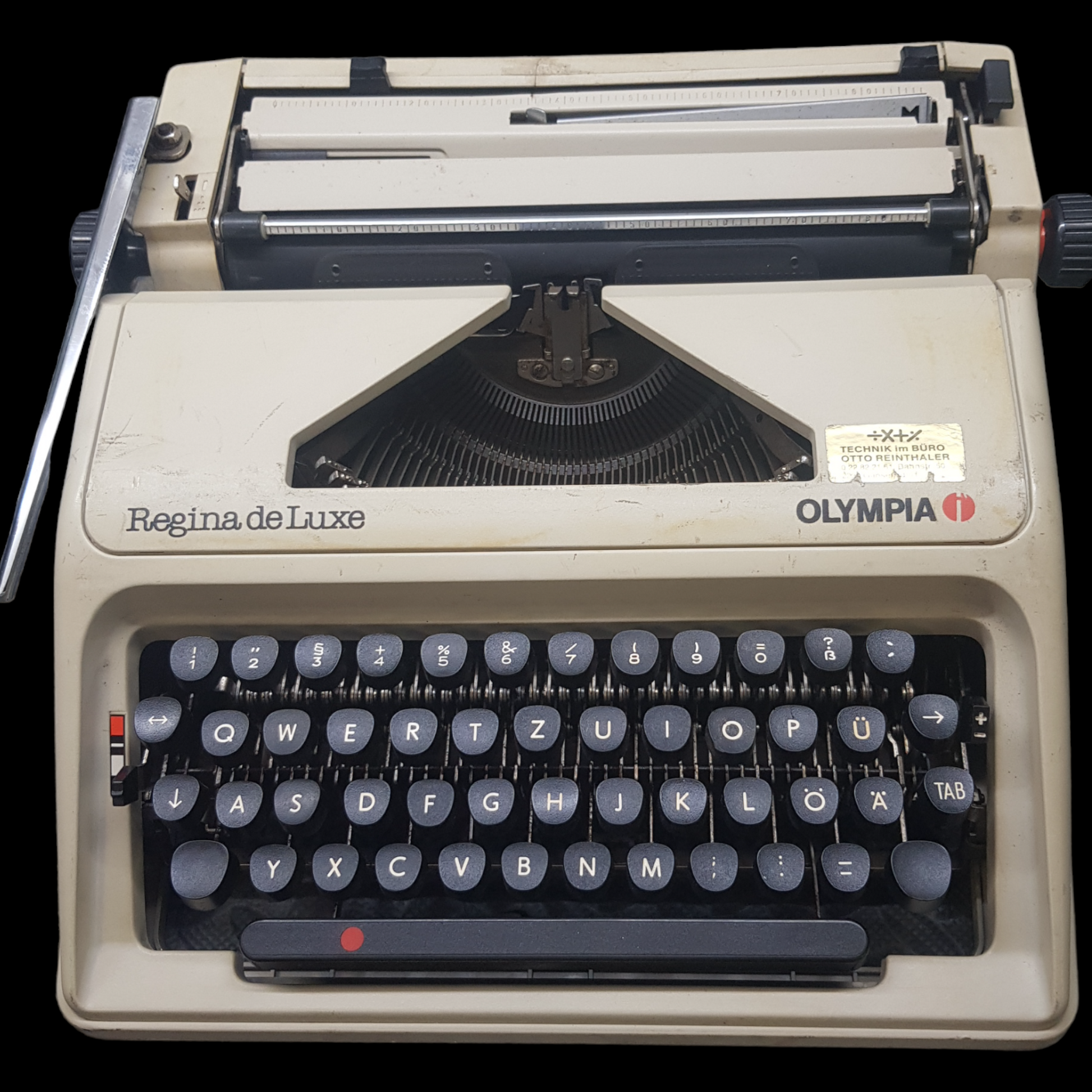 Image of Olympia Regina DLX Typewriter. A Midsize Portable Typewriter. Made in Germany. Fibre Body. Available from universaltypewritercompany.in.