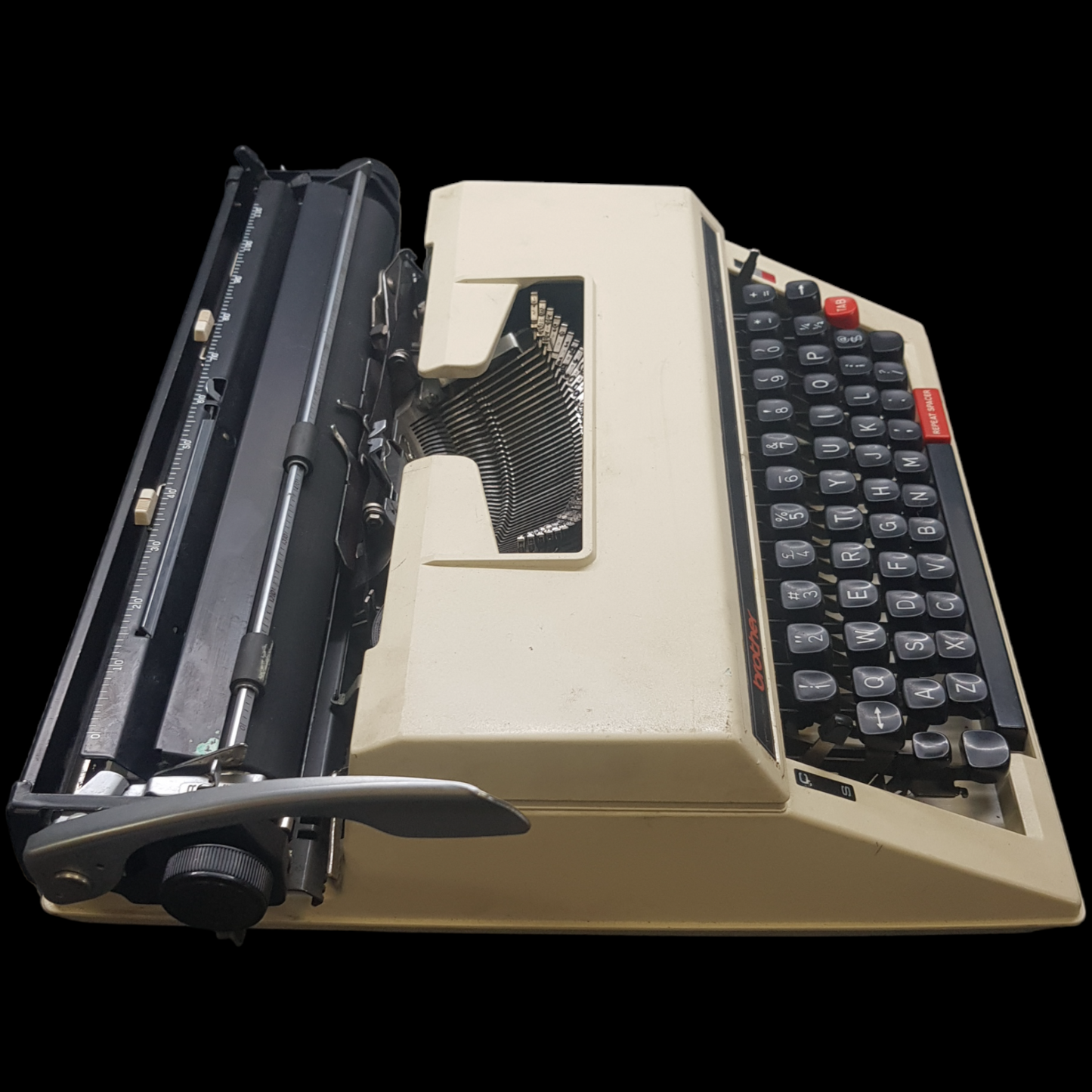 Image of Brother 562 TR Typewriter. Portable Typewriter. Fibre Body with TAB. Made in Japan. Available from universaltypewritercompany.in.