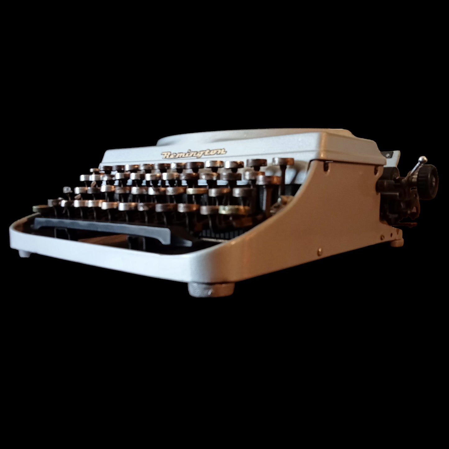 Image of Remington Vintage Typewriter. Available from universaltypewritercompany.in
