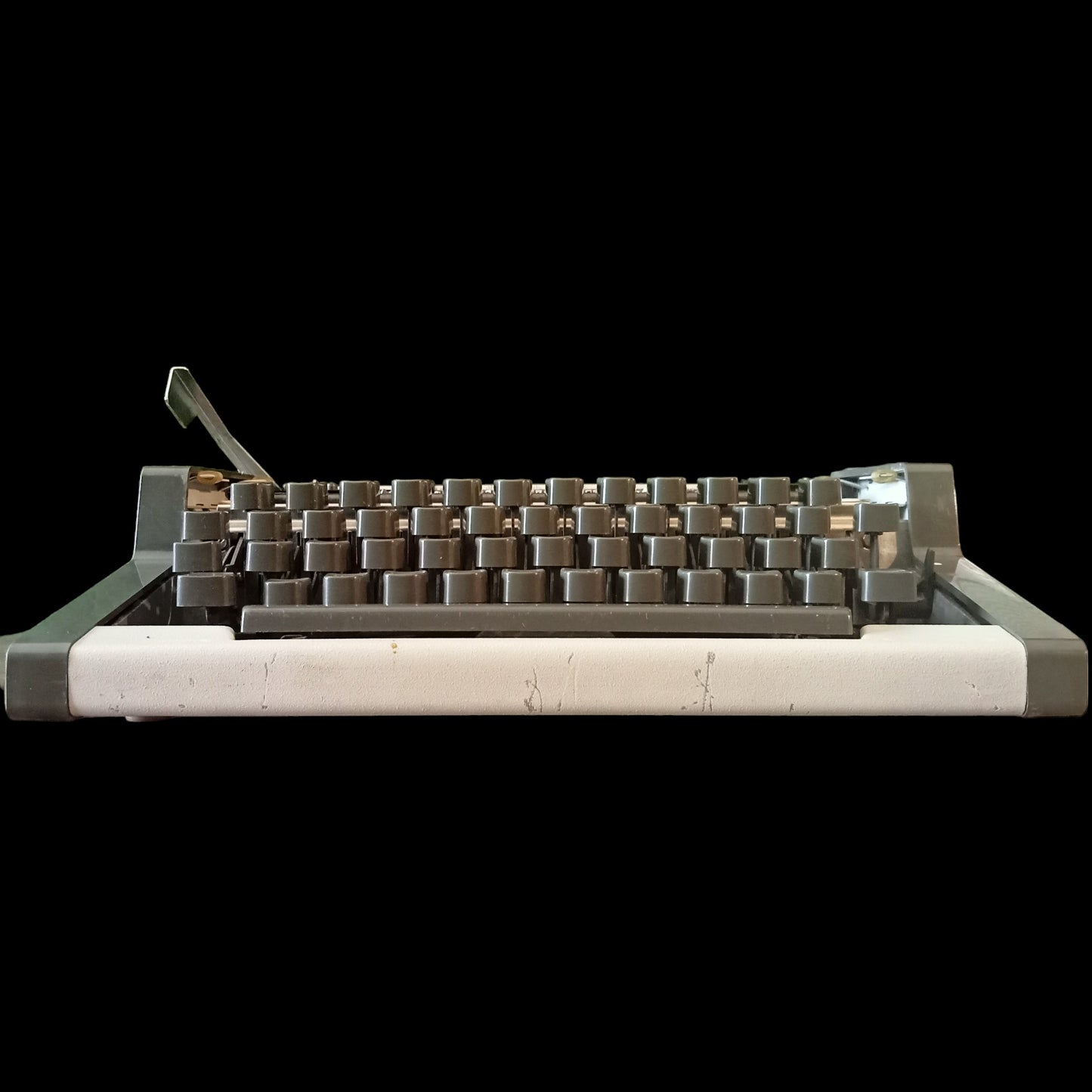 Image of Olympia Traveller De Luxe Typewriter. Available from universaltypewritercompany.in