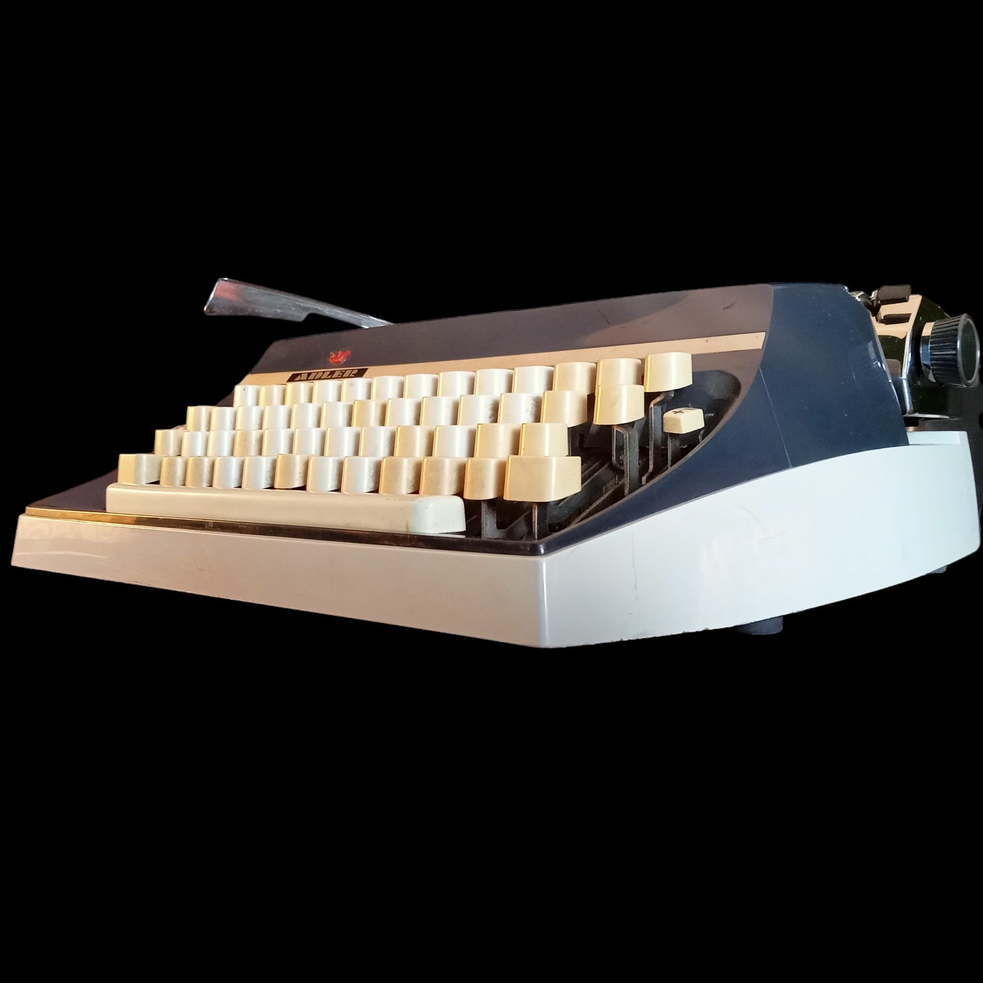 Image of Adler Gabriele 35 Typewriter. Available from universaltypewriterccompany.in