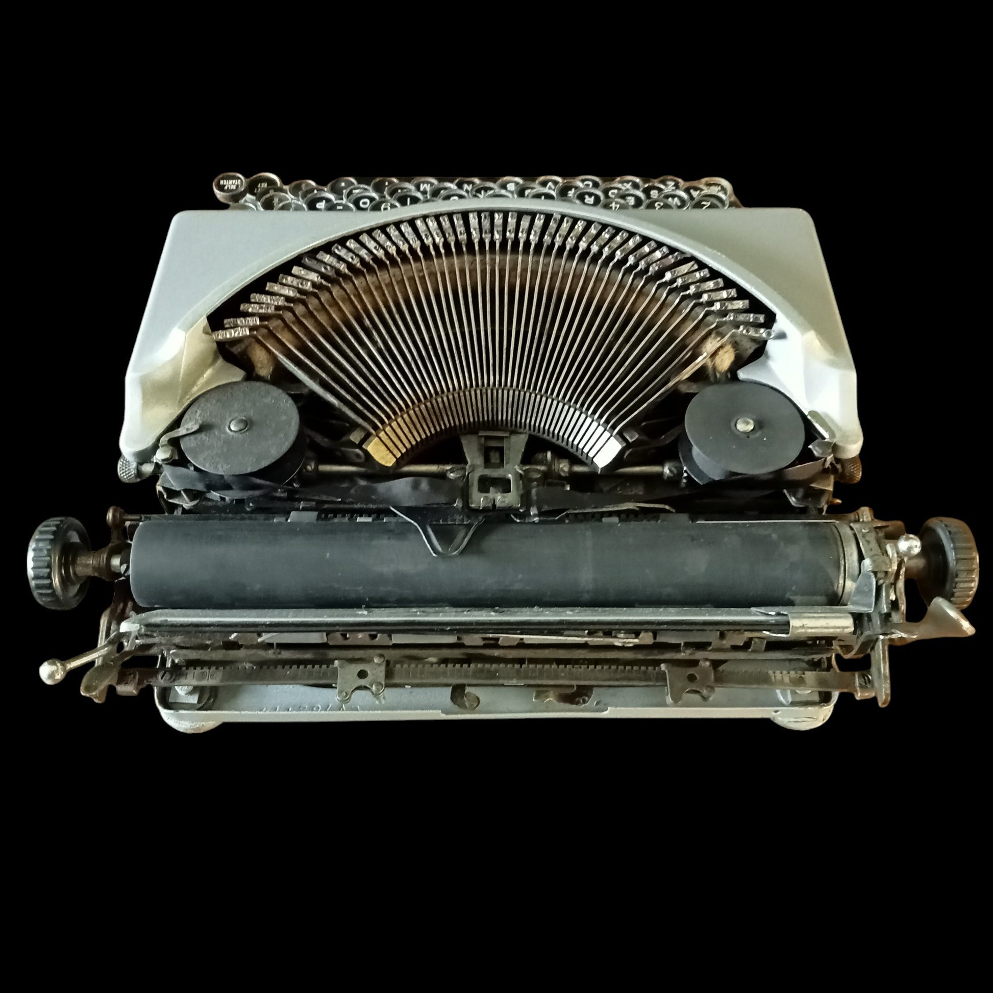 Image of Remington Vintage Typewriter. Available from universaltypewritercompany.in