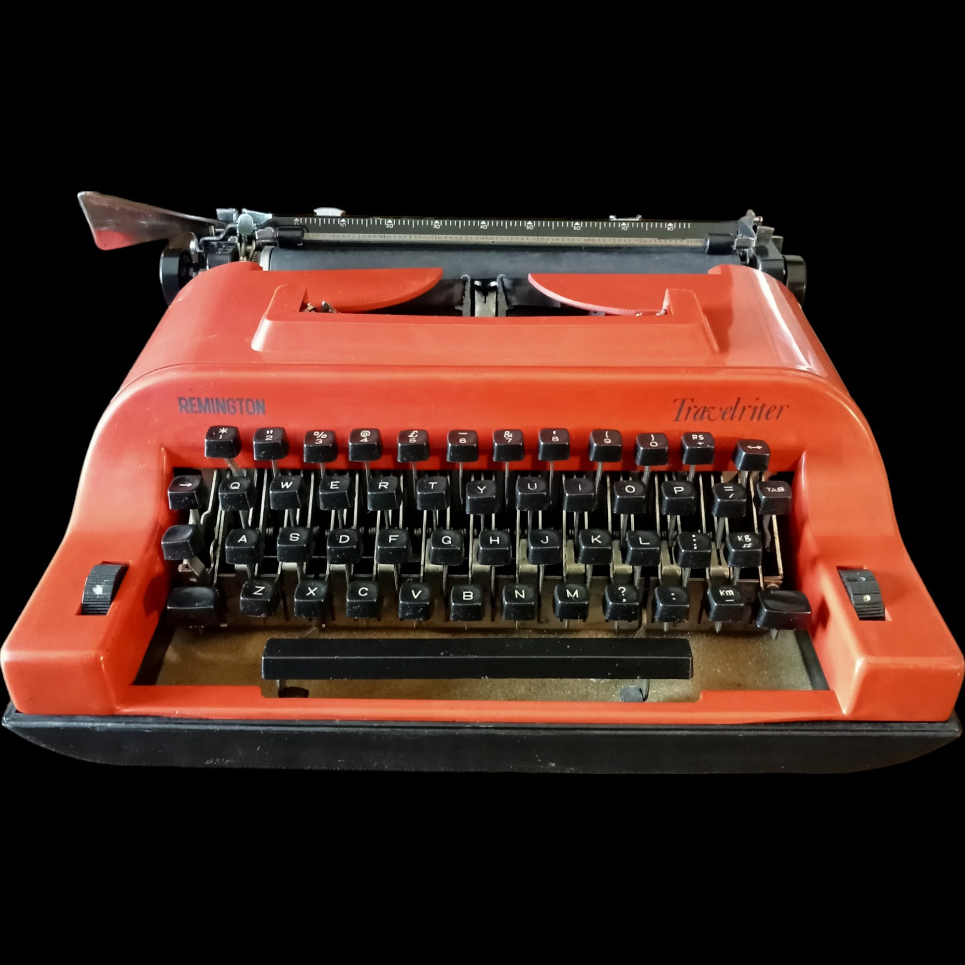 Image of Remington Travelriter Typewriter. Available from universaltypewritercompany.in