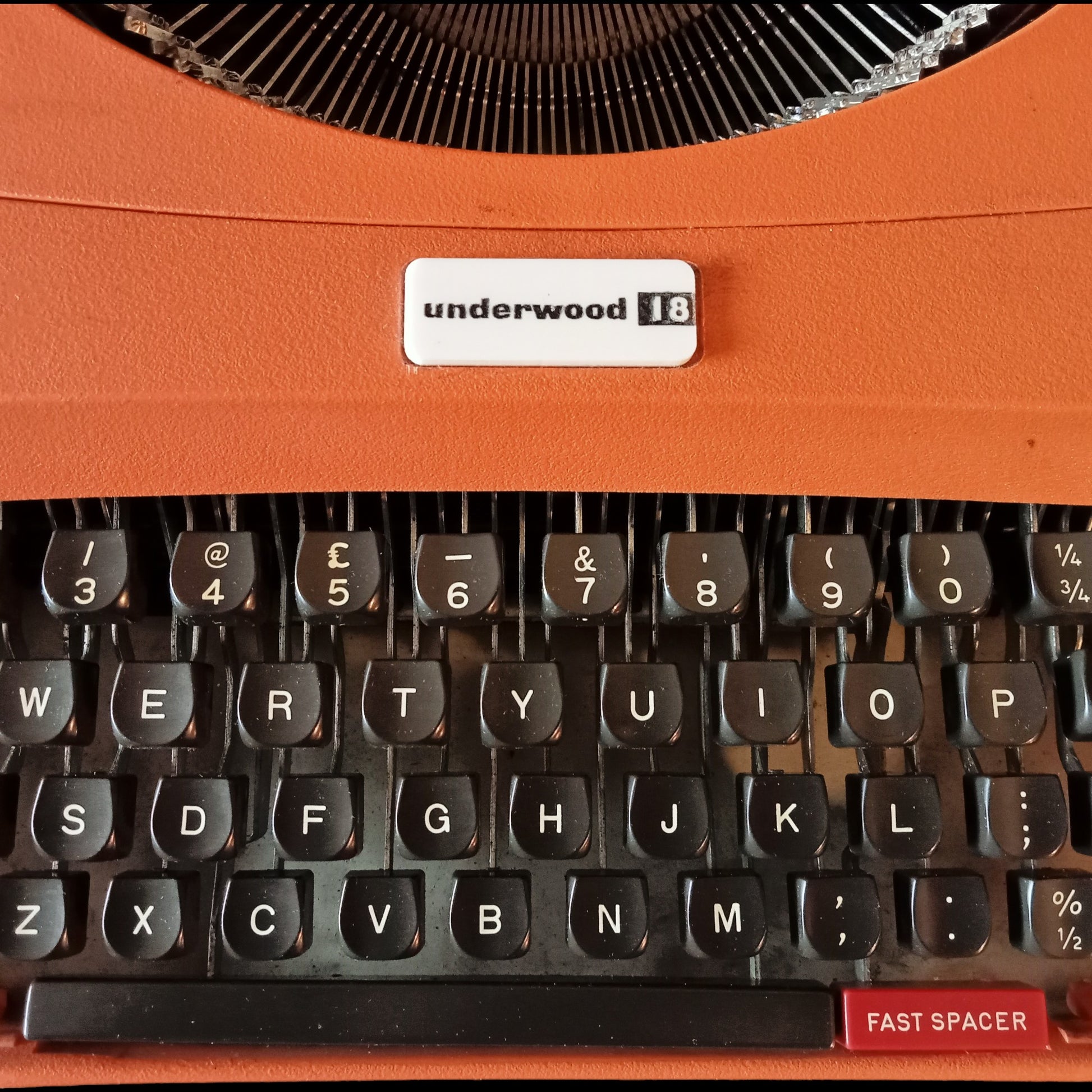 Image of Underwood 18 Typewriter. Available from universaltypewritercompany.in