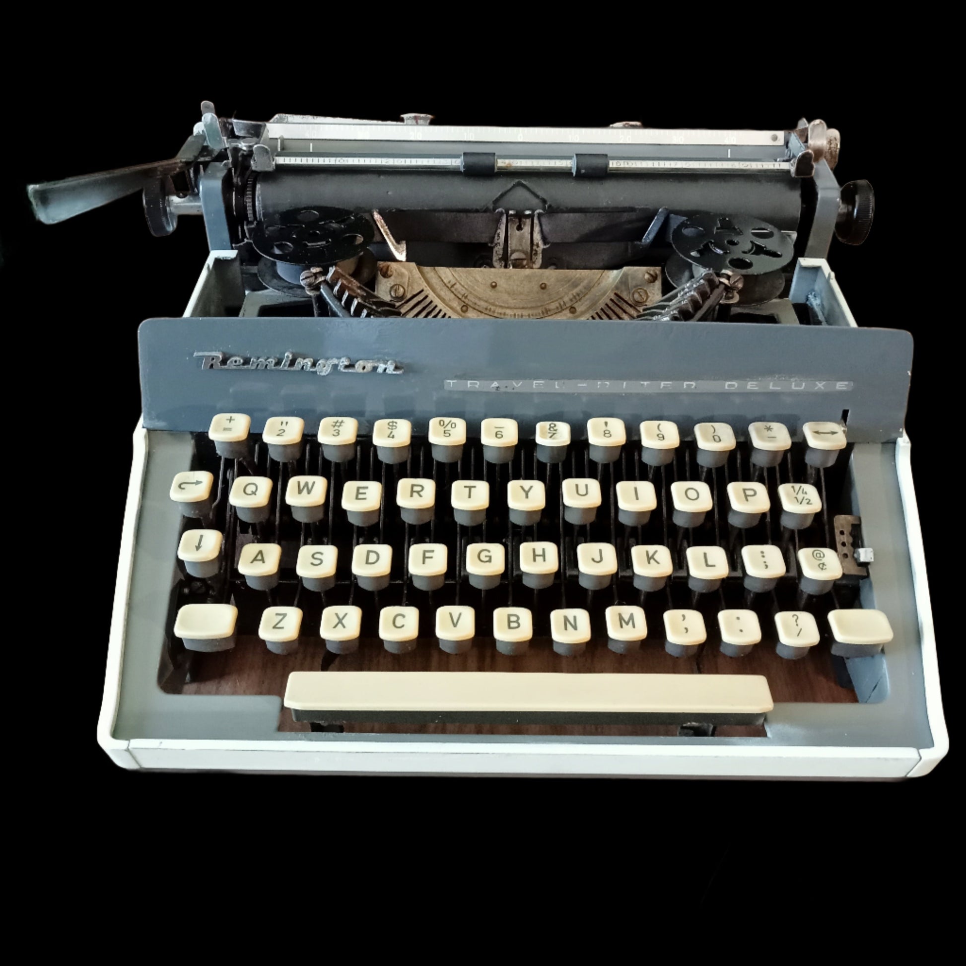 Image of Remington Travel-Riter Typewriter. Available from universaltypewritercompany.in