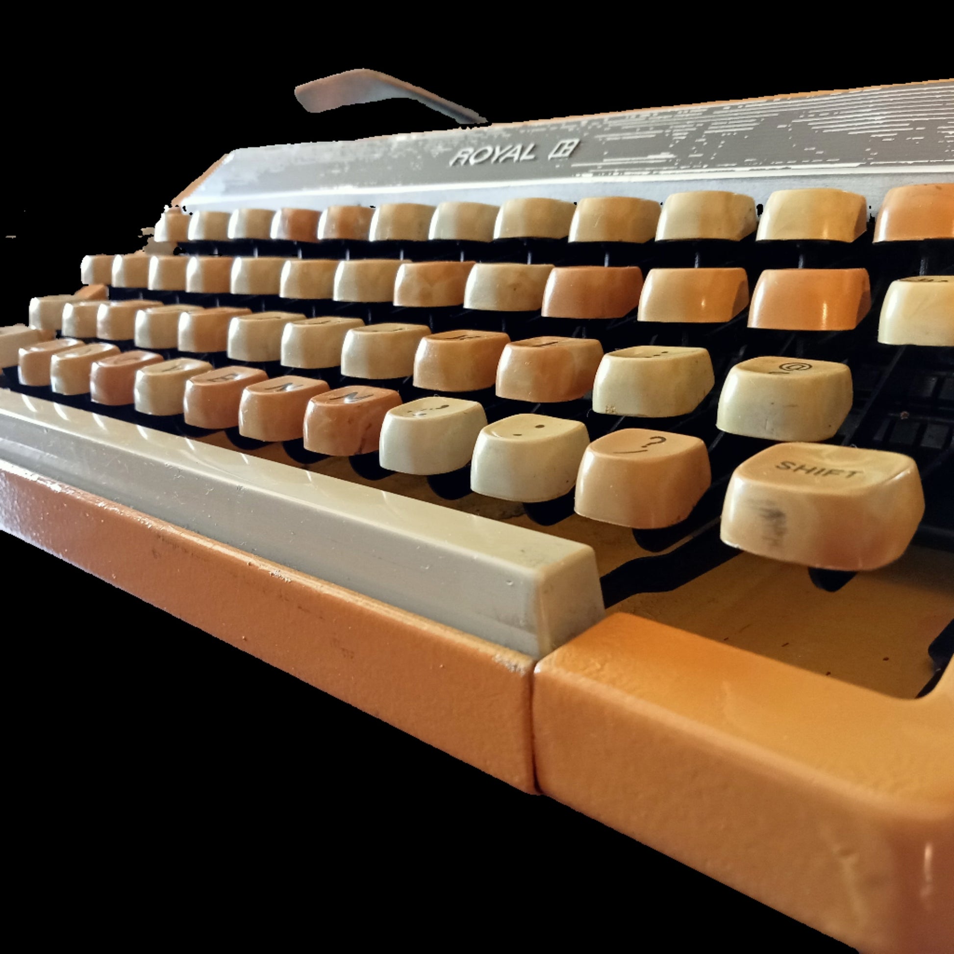 Image of Royal Mercury Typewriter. Available from universaltypewritercompany.in