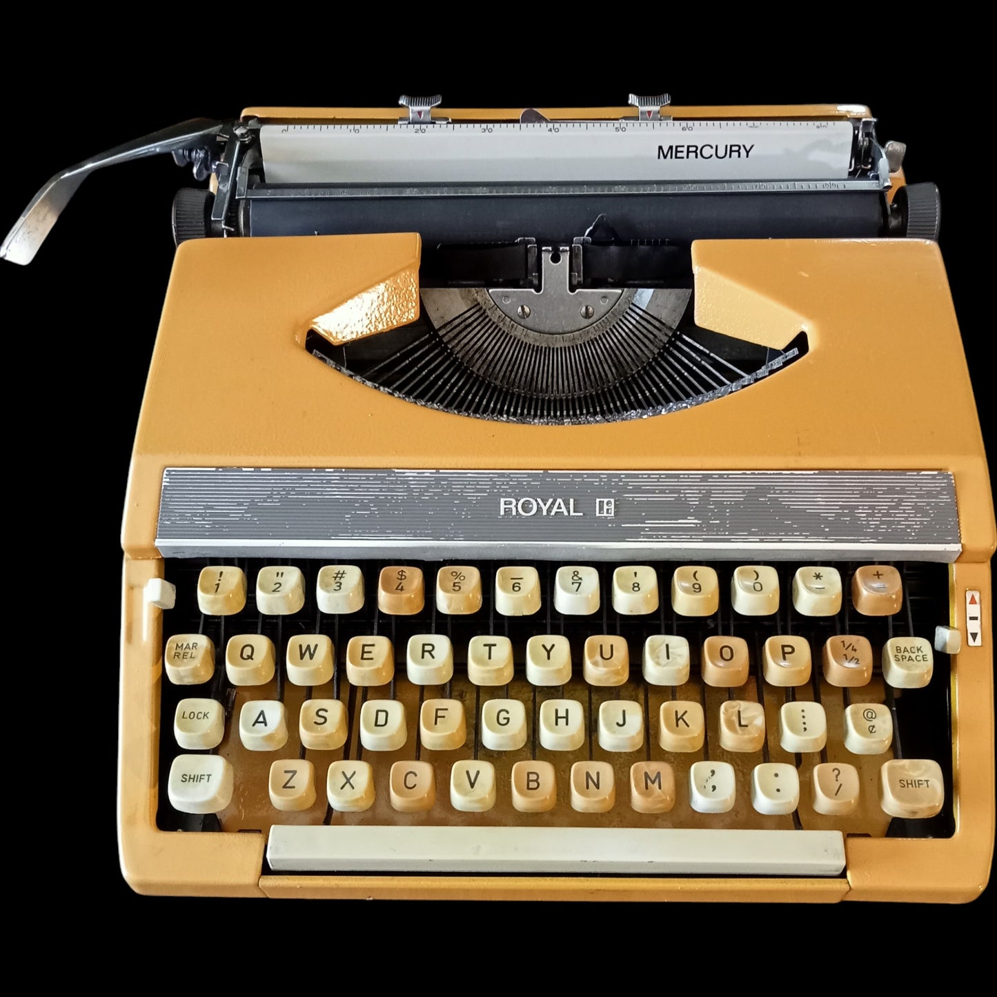 Image of Royal Mercury Typewriter. Available from universaltypewritercompany.in
