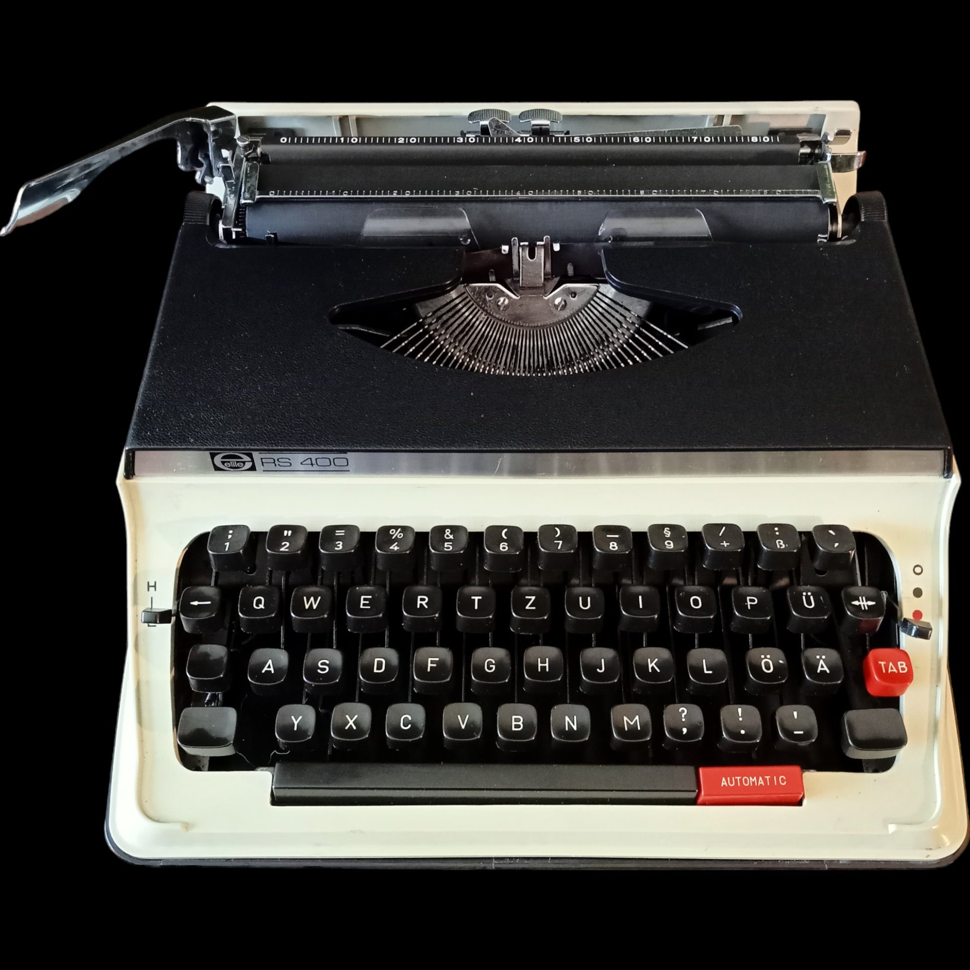 Image of Elite RS 400 QWERTZ keyboard Typewriter. Available from universaltypewritercompany.in