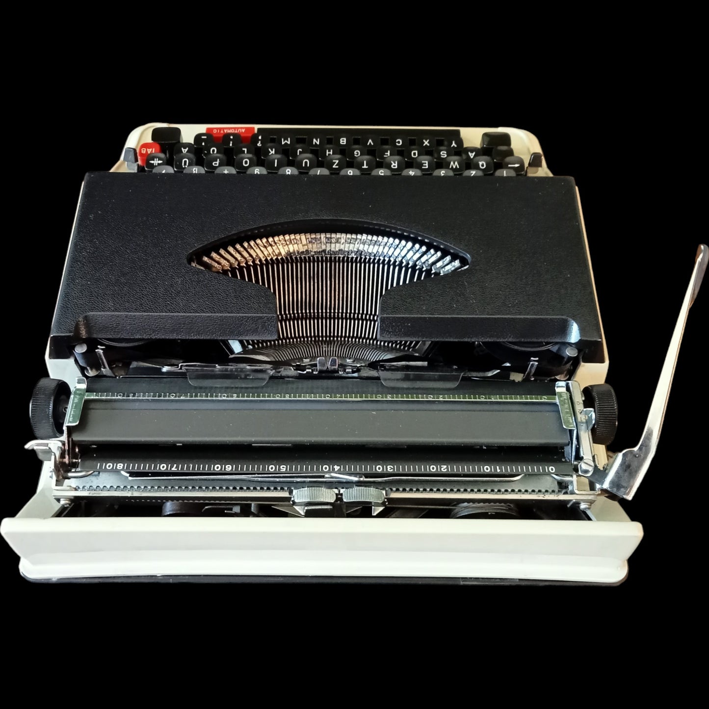 Image of Elite RS 400 QWERTZ keyboard Typewriter. Available from universaltypewritercompany.in