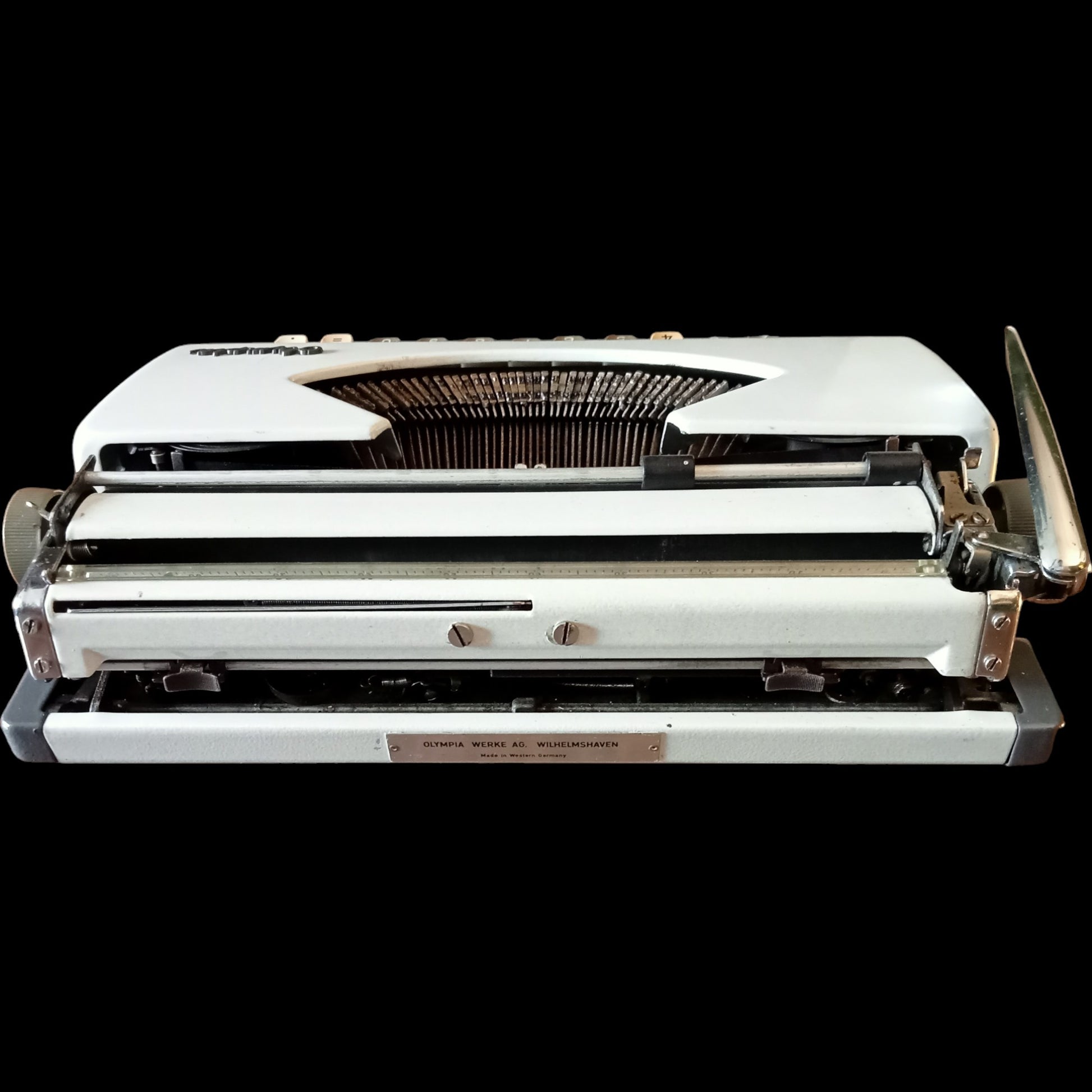 Image of Olympia Port SF DLX Typewriter. Available from universaltypewritercompany.in