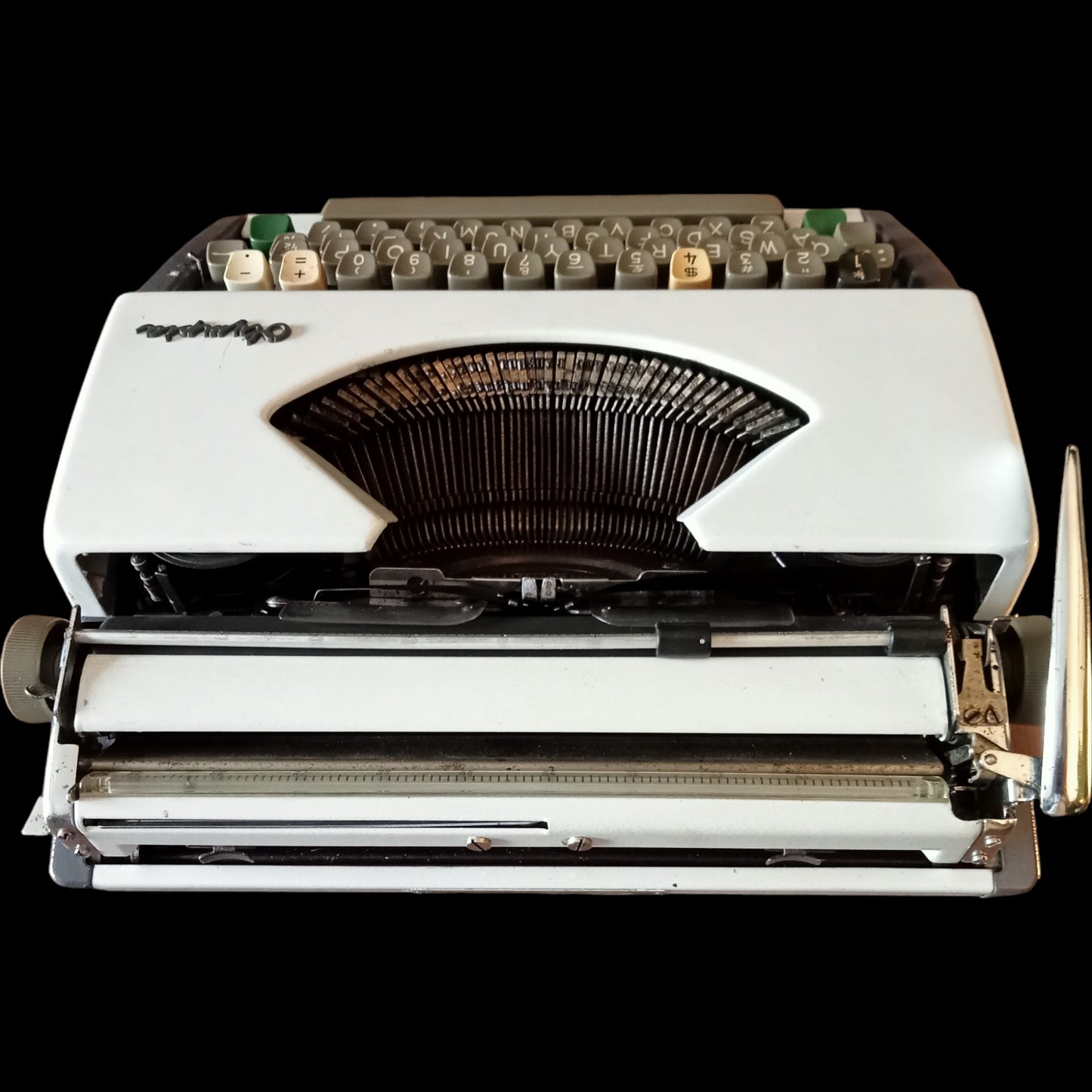 Image of Olympia Port SF DLX Typewriter. Available from universaltypewritercompany.in