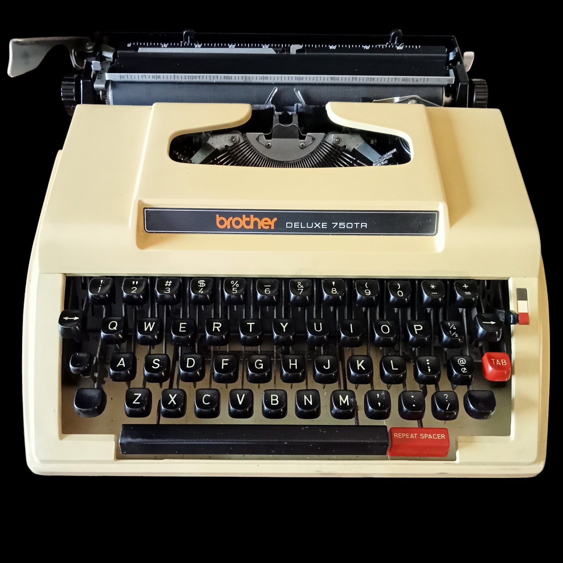 Image of Brother Deluxe 750TR Typewriter. Available from universaltypewritercompany.in