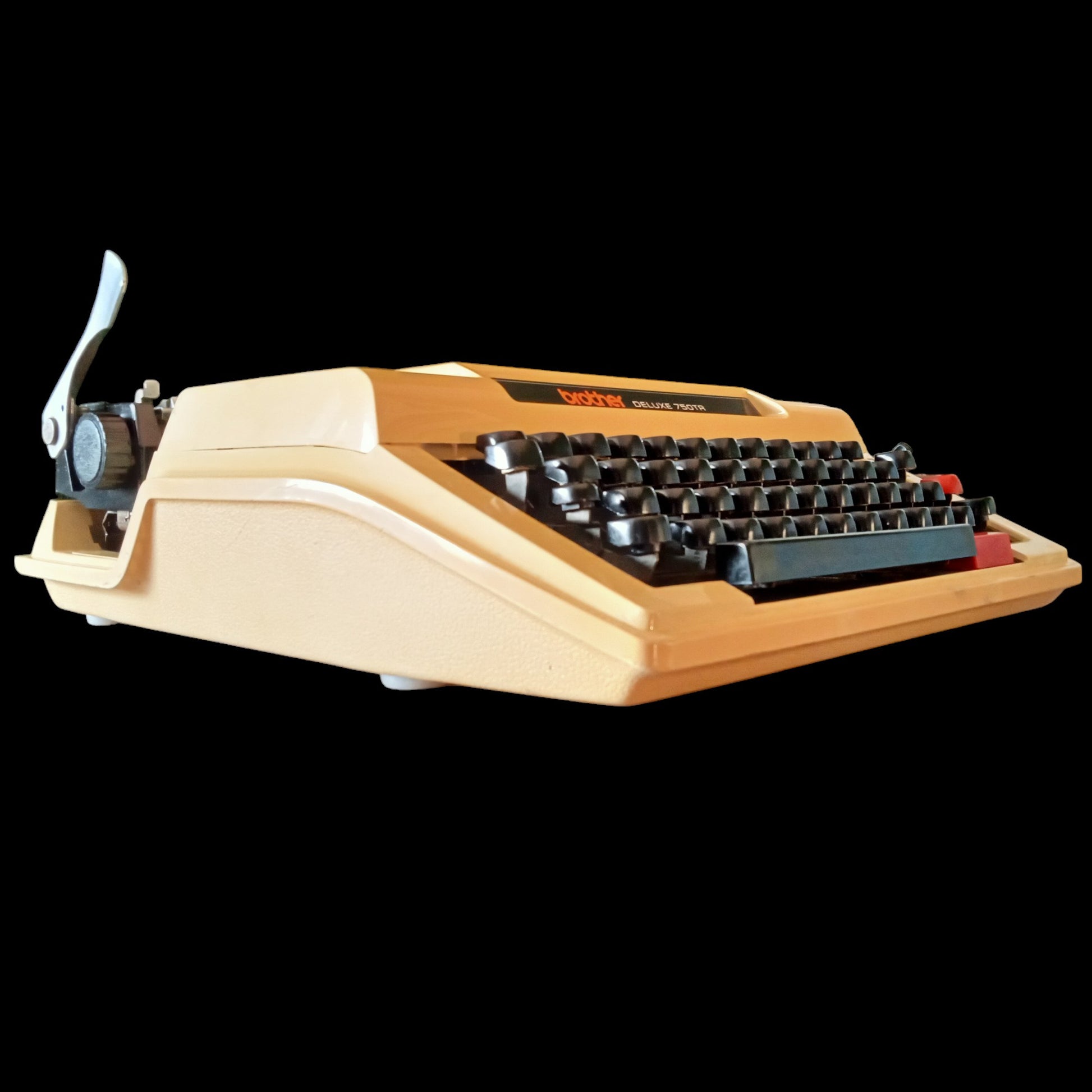 Image of Brother Deluxe 750TR Typewriter. Available from universaltypewritercompany.in