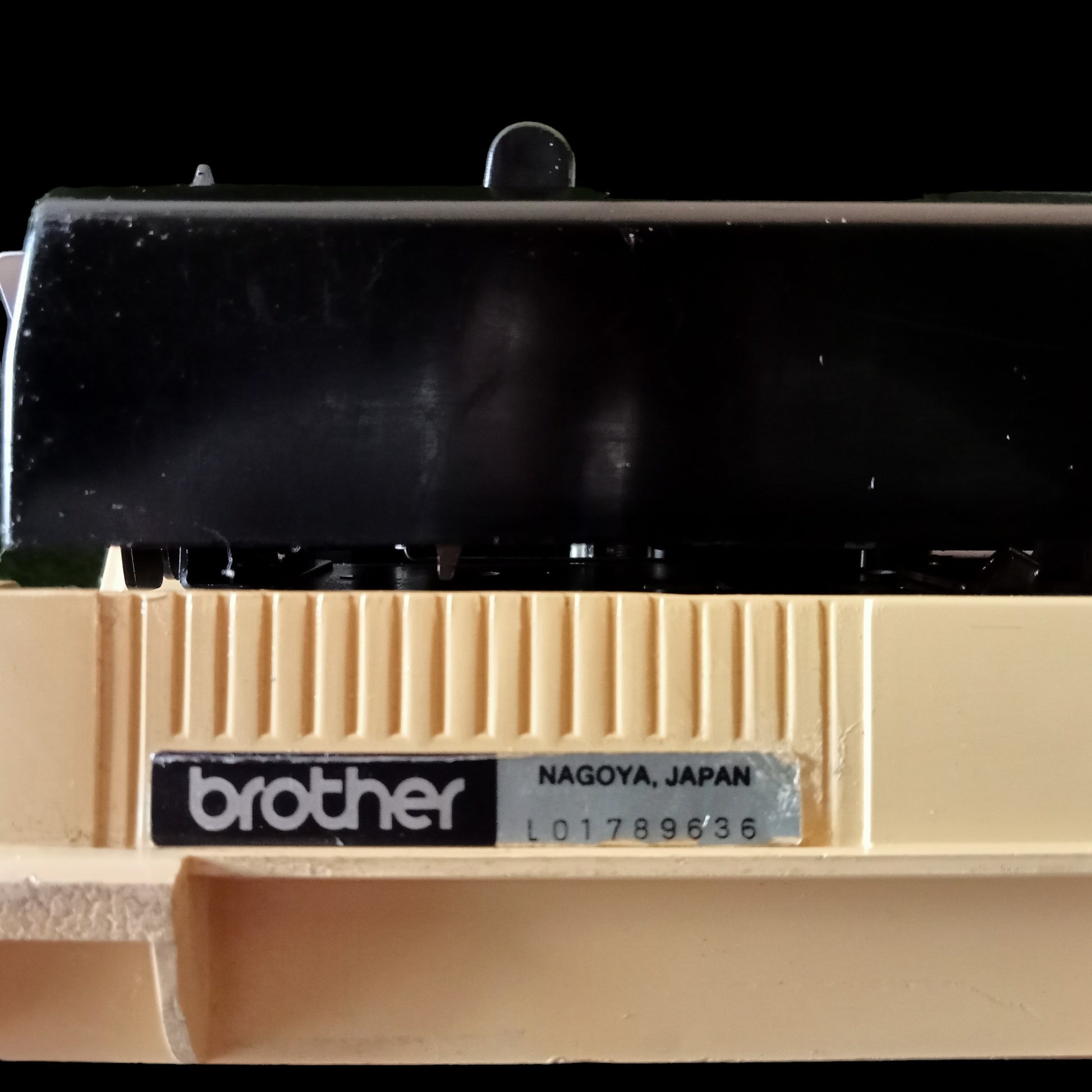 Image of Brother Deluxe 750TR Typewriter. Available from universaltypewritercompany.in