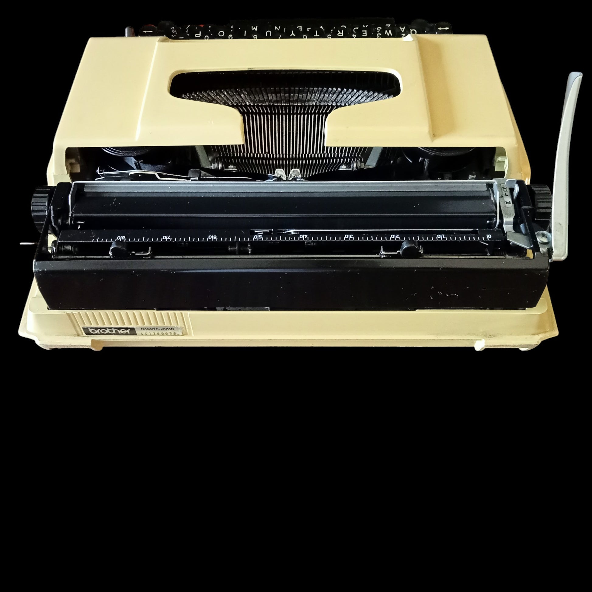 Image of Brother Deluxe 750TR Typewriter. Available from universaltypewritercompany.in