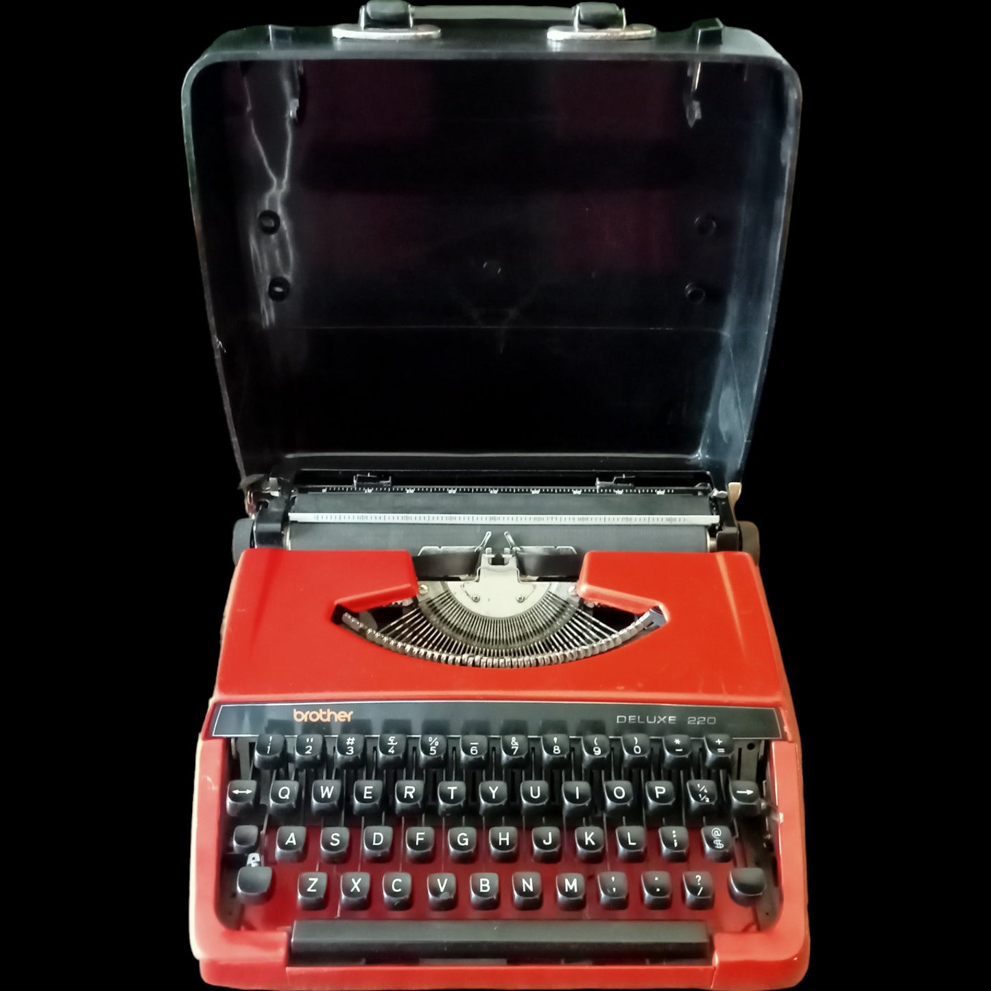 Image of Brother Deluxe 220 Typewriter. Available from universaltypewritercompany.in