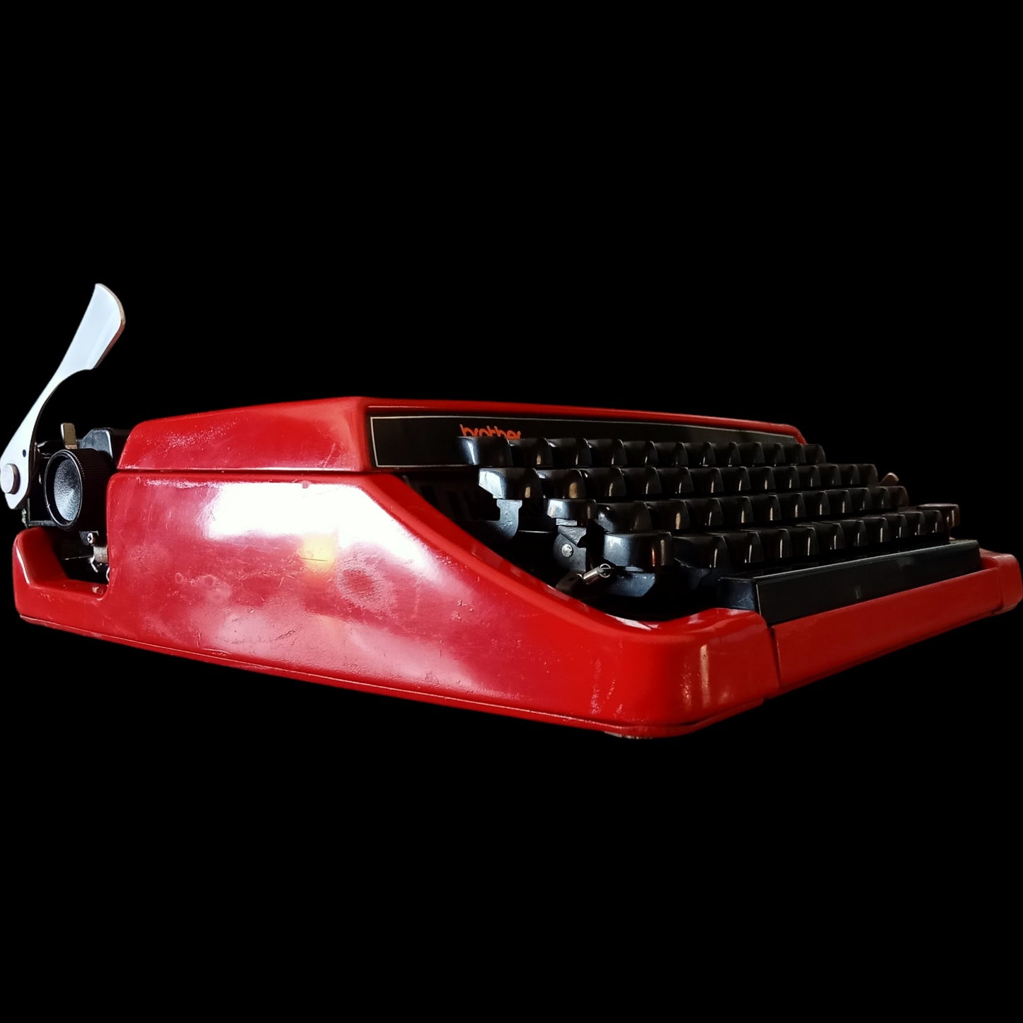 Image of Brother Deluxe 220 Typewriter. Available from universaltypewritercompany.in