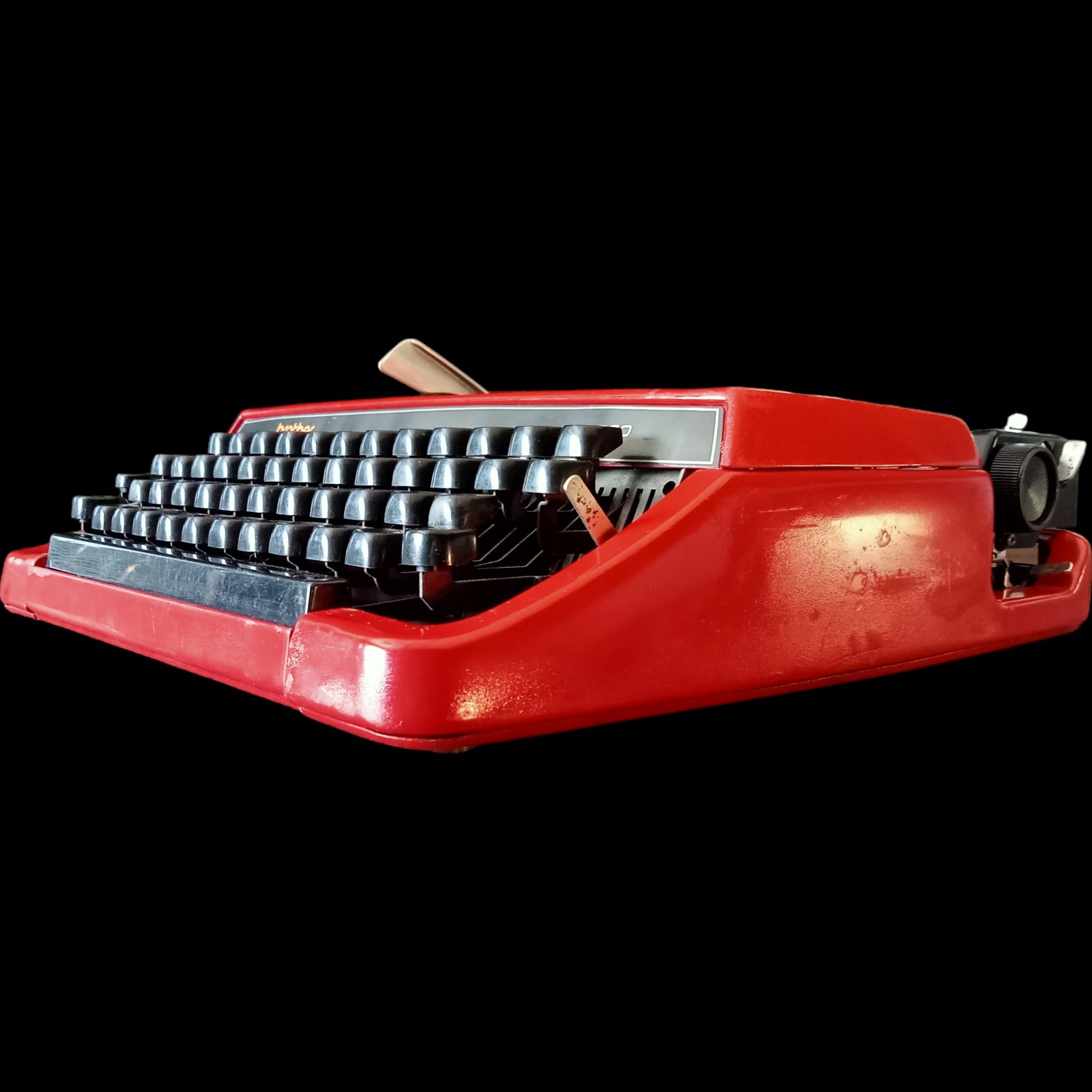 Image of Brother Deluxe 220 Typewriter. Available from universaltypewritercompany.in