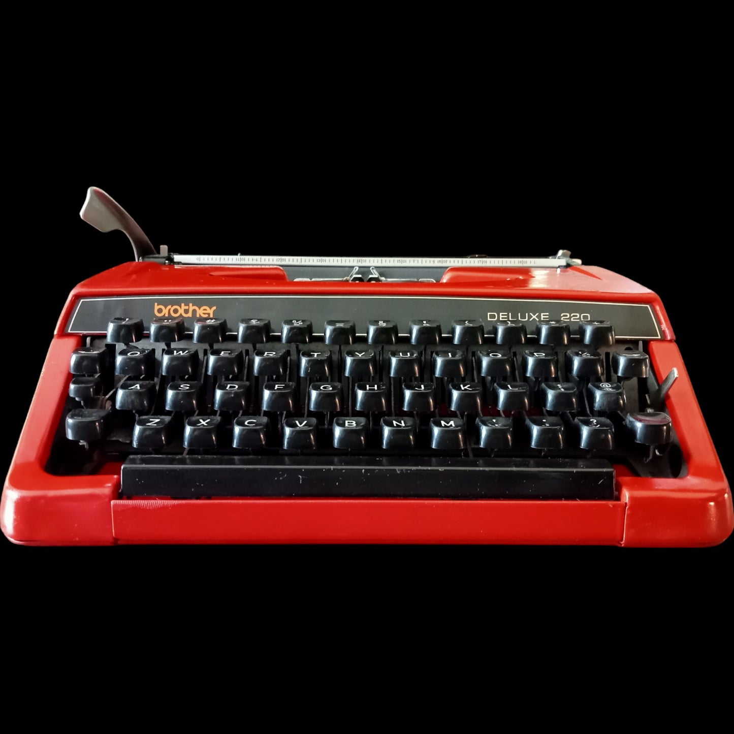 Image of Brother Deluxe 220 Typewriter. Available from universaltypewritercompany.in