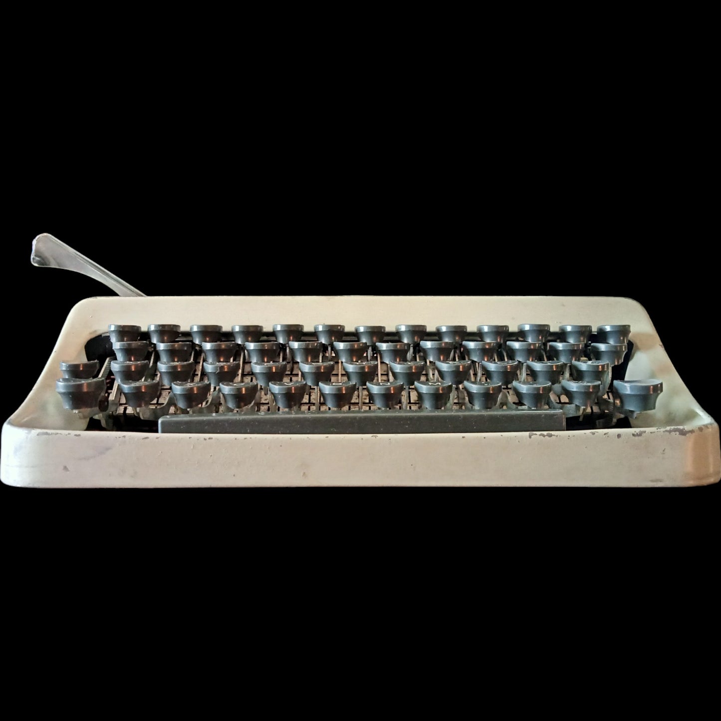 Image of Underwood 18 Typewriter. Available from universaltypewritercompany.in