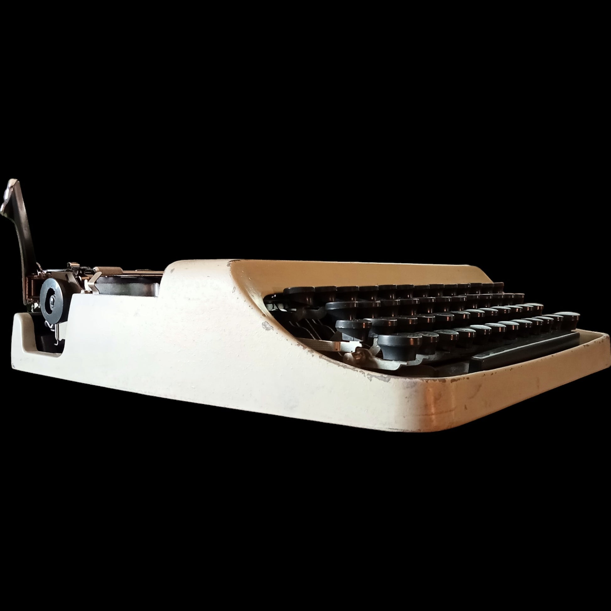 Image of Underwood 18 Typewriter. Available from universaltypewritercompany.in