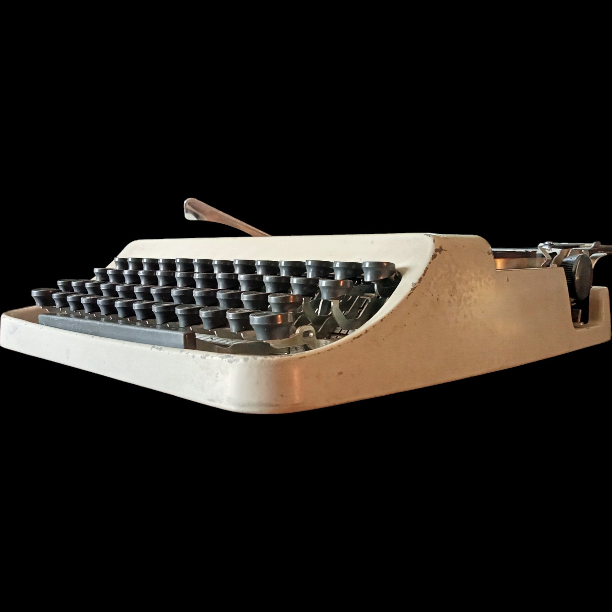 Image of Underwood 18 Typewriter. Available from universaltypewritercompany.in