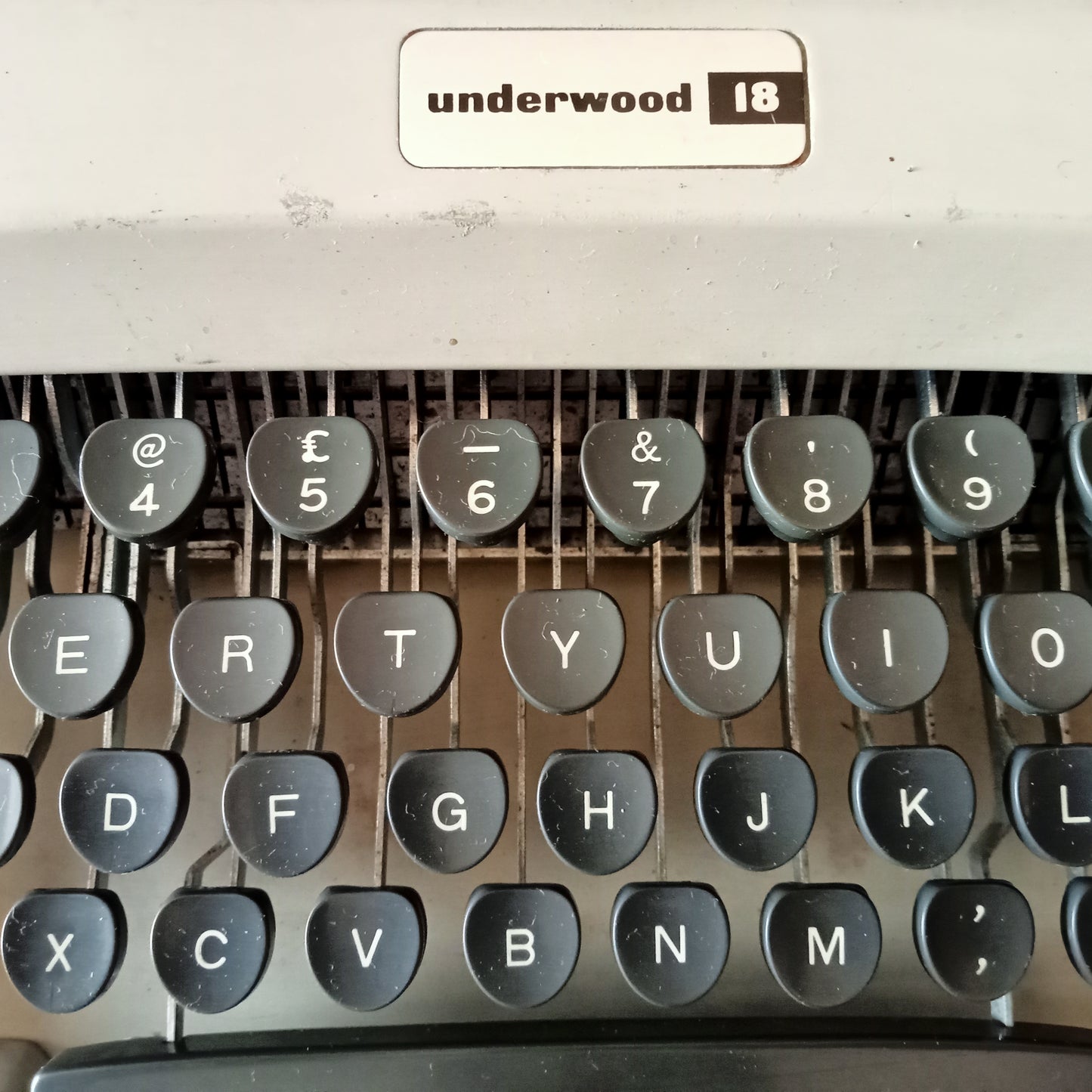 Image of Underwood 18 Typewriter. Available from universaltypewritercompany.in