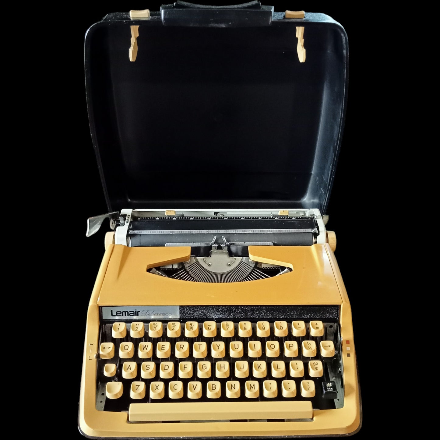 Image of Brother Lemair Deluxe 800 Typewriter. Available from universaltypewritercompany.in