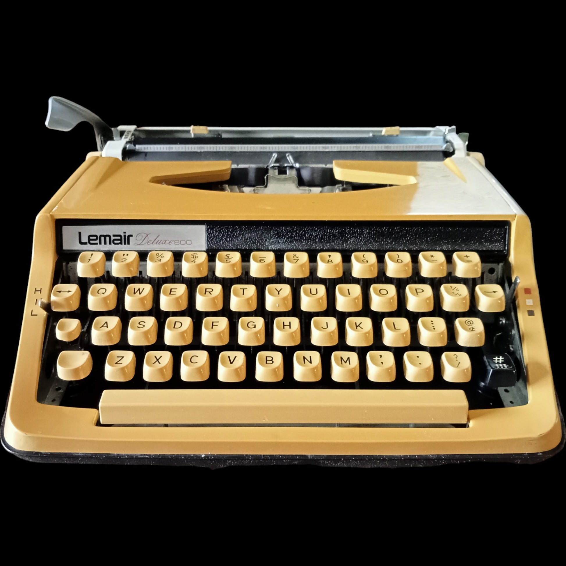 Image of Brother Lemair Deluxe 800 Typewriter. Available from universaltypewritercompany.in