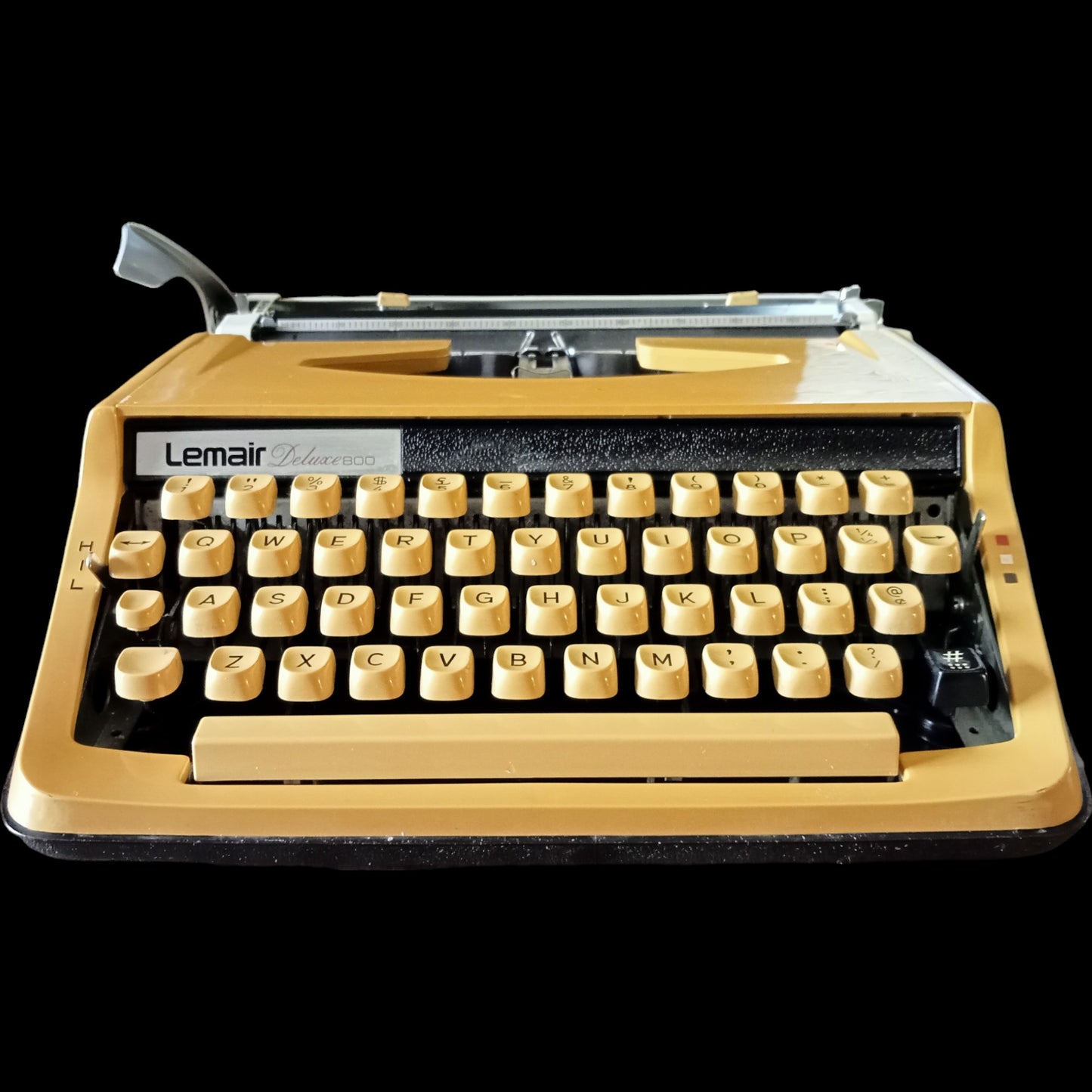 Image of Brother Lemair Deluxe 800 Typewriter. Available from universaltypewritercompany.in