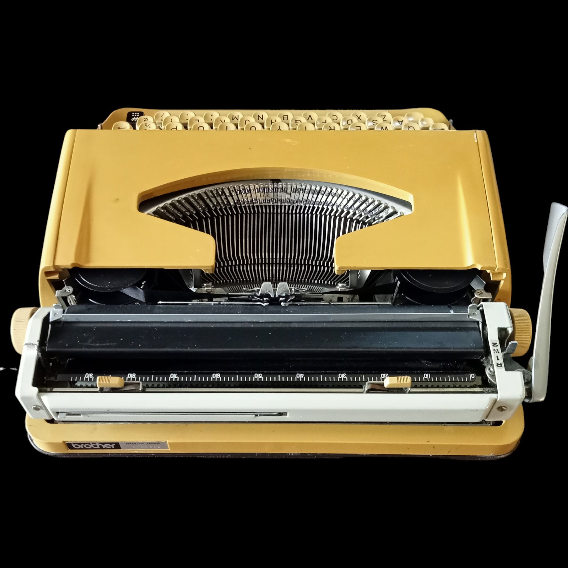 Image of Brother Lemair Deluxe 800 Typewriter. Available from universaltypewritercompany.in