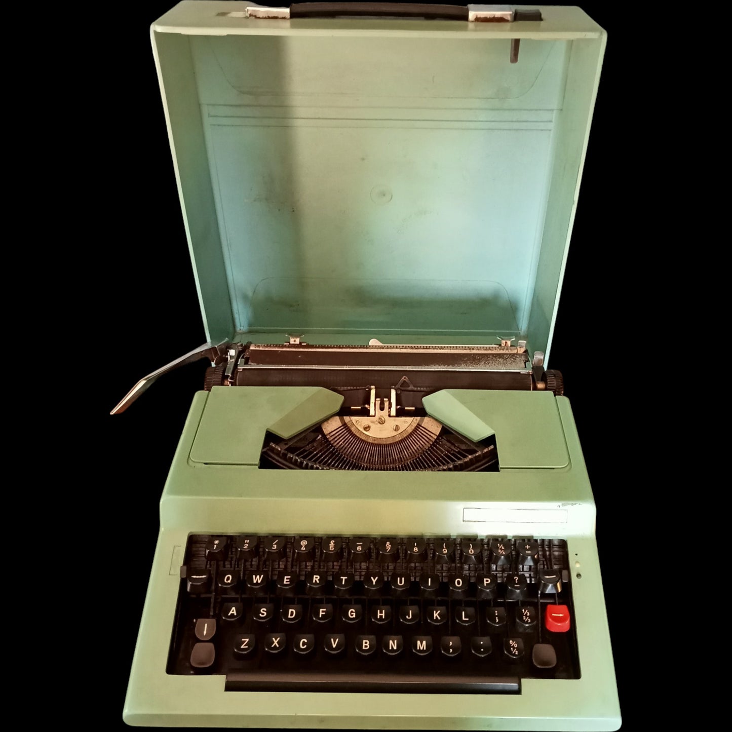 Image of Portable Typewriter. Available from universaltypewritercompany.in