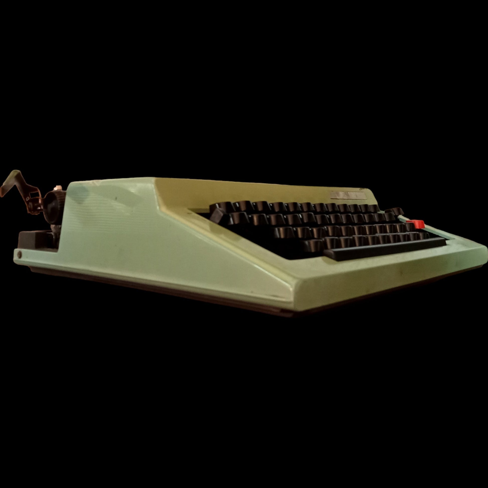 Image of Portable Typewriter. Available from universaltypewritercompany.in