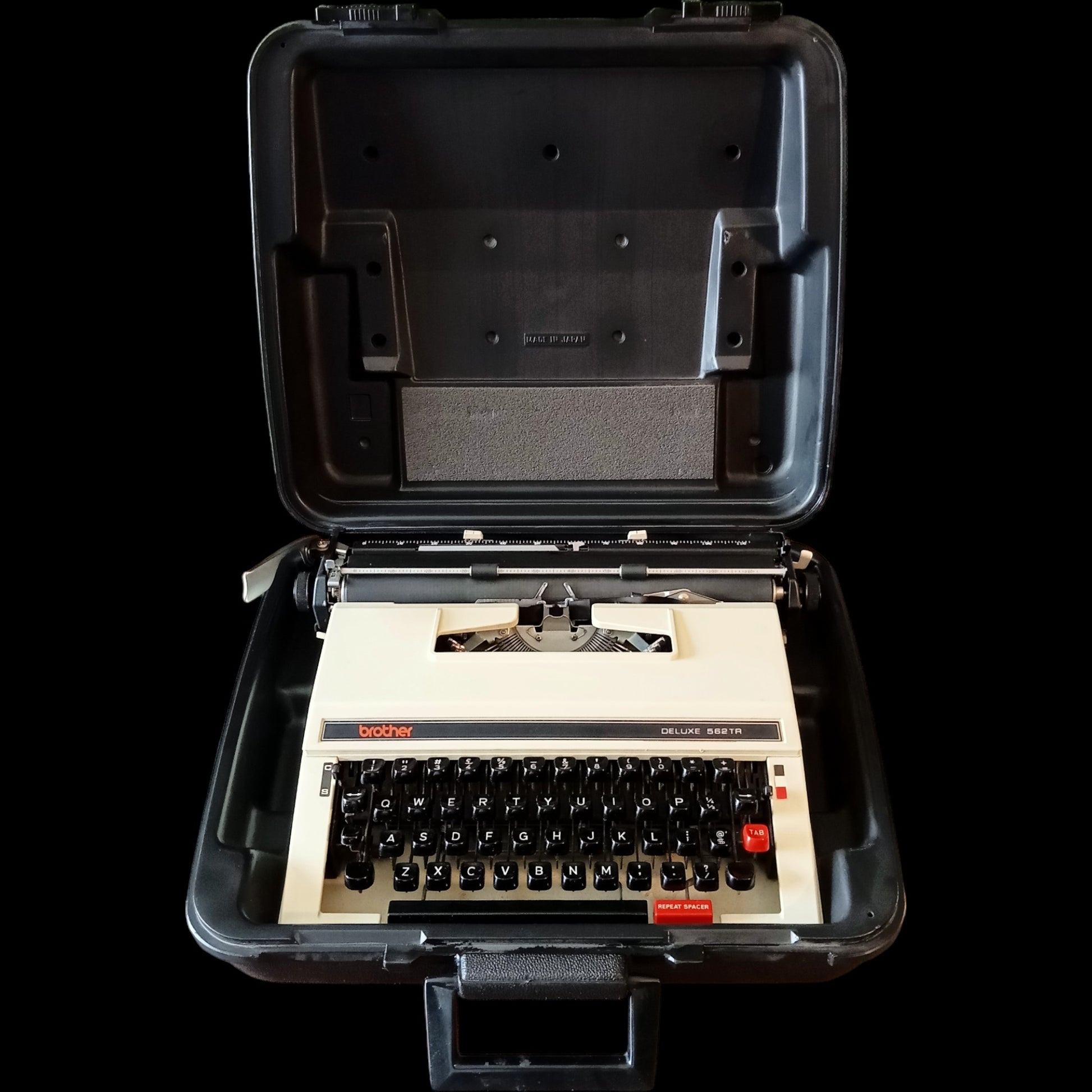 Image of Brother 562TR Typewriter. Available from universaltypewritercompany.in